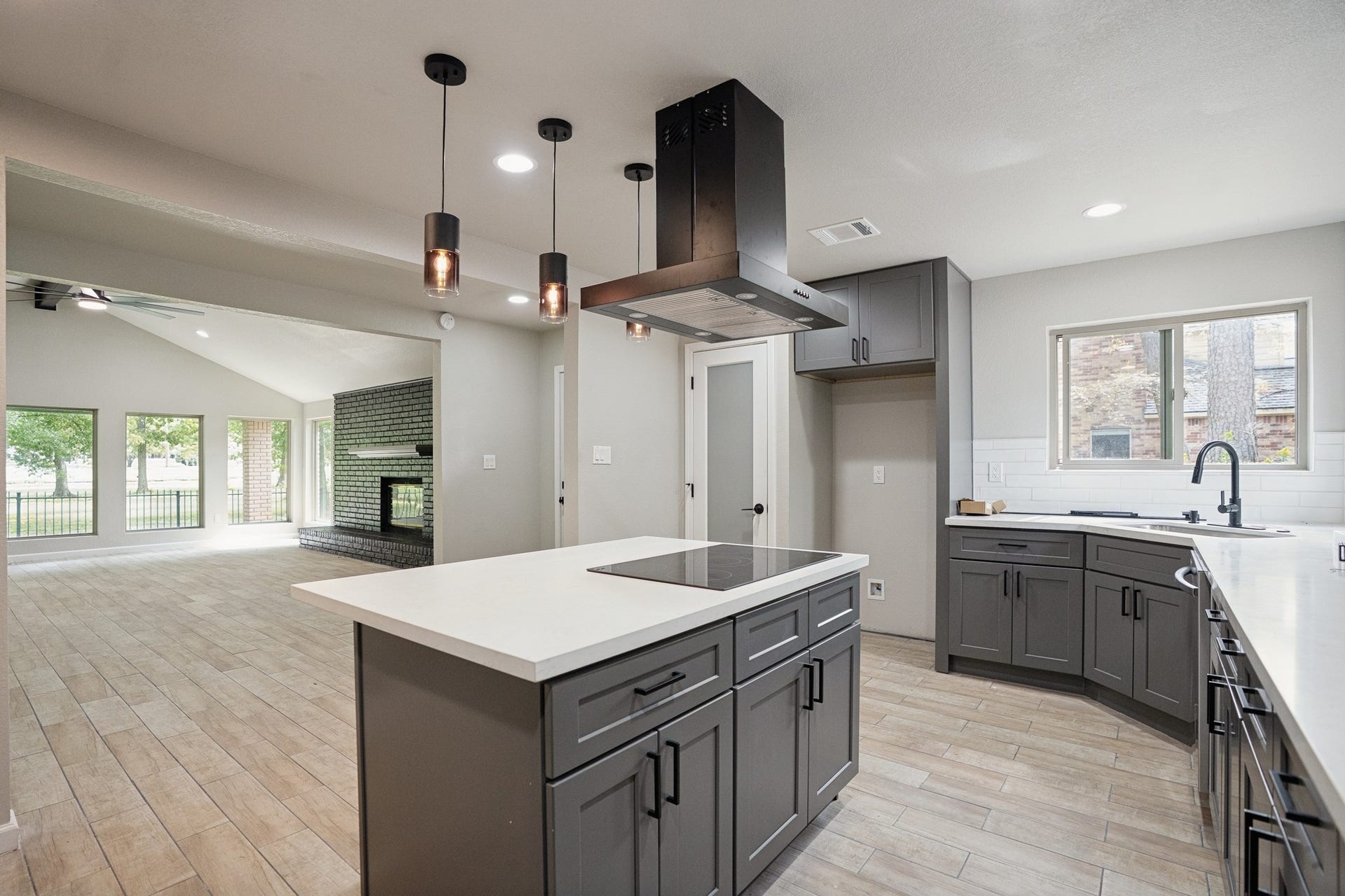 15 Presidio Road, Montgomery, TX 77356 15 Presidio Road, Montgomery, TX 77356