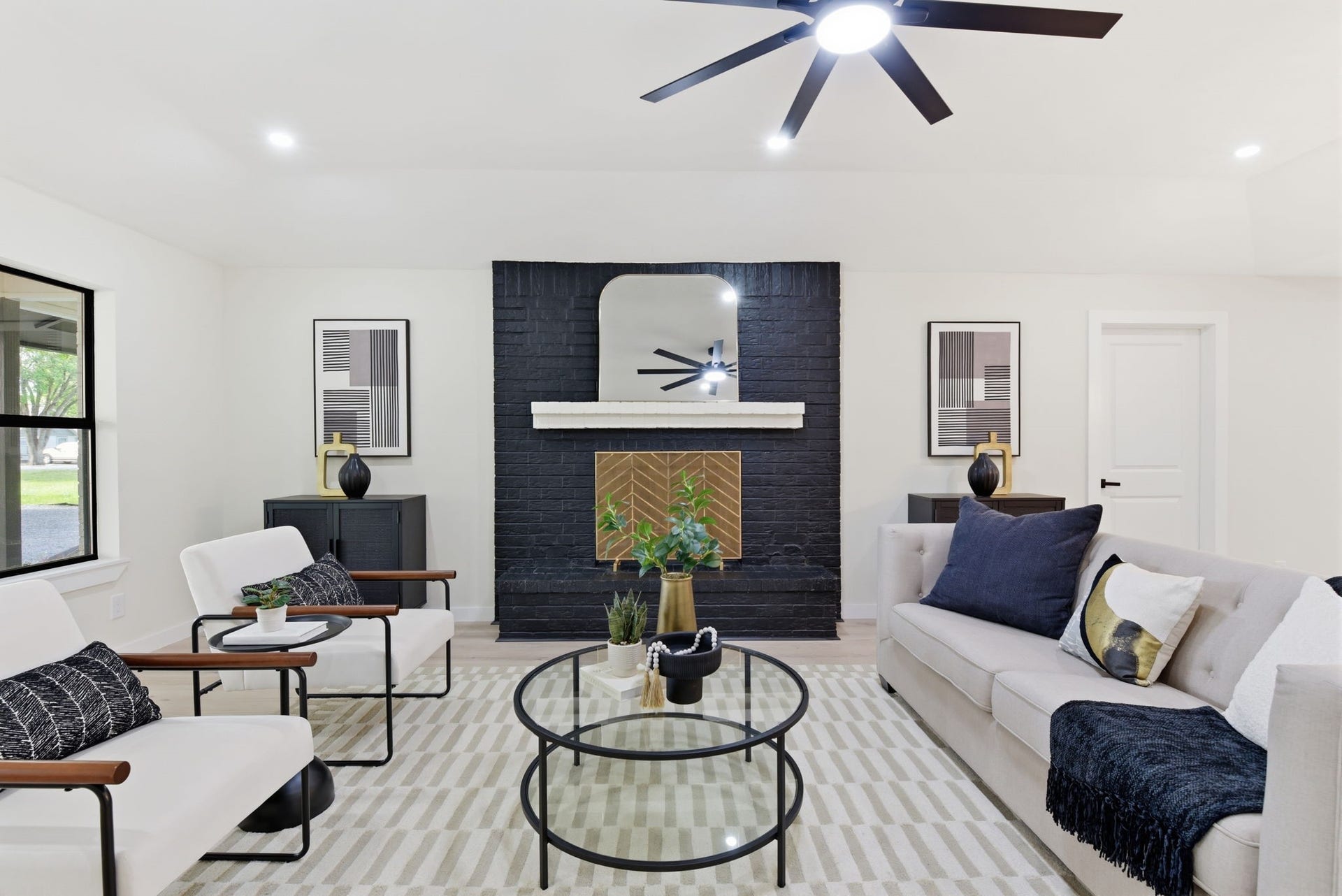 1011 Sycamore Road, Richmond, TX 77469 Black brick fireplace with Shujo White mantle
