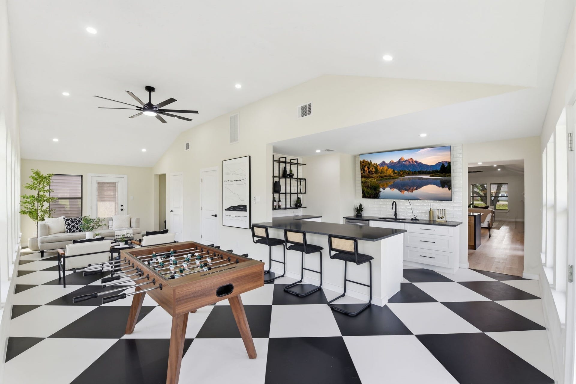 1011 Sycamore Road, Richmond, TX 77469 Great room with 85" LED TV, LED wine rack, black and white 30" large format porcelain tiles
