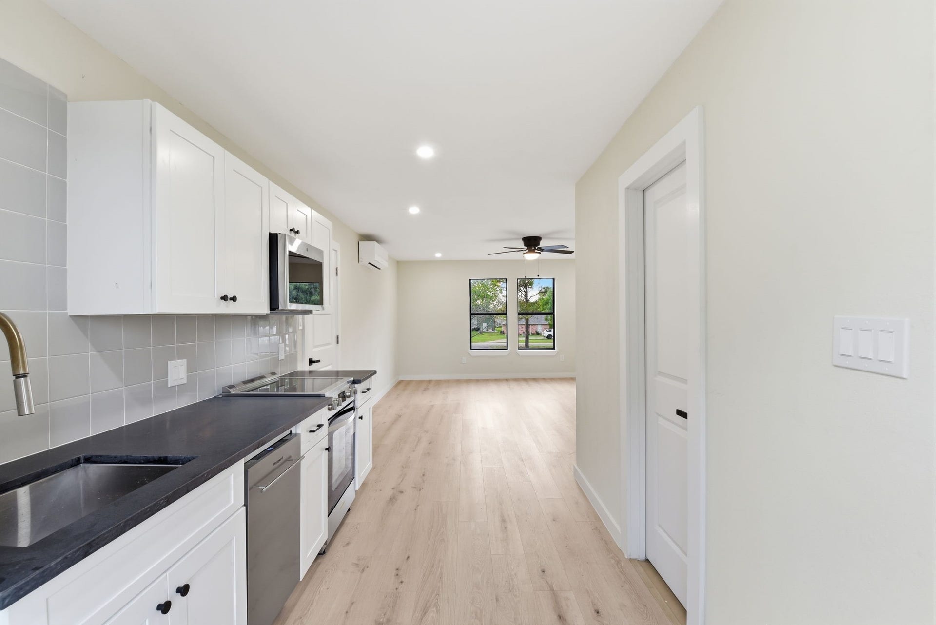 1011 Sycamore Road, Richmond, TX 77469 Garage Apartment with full kitchen