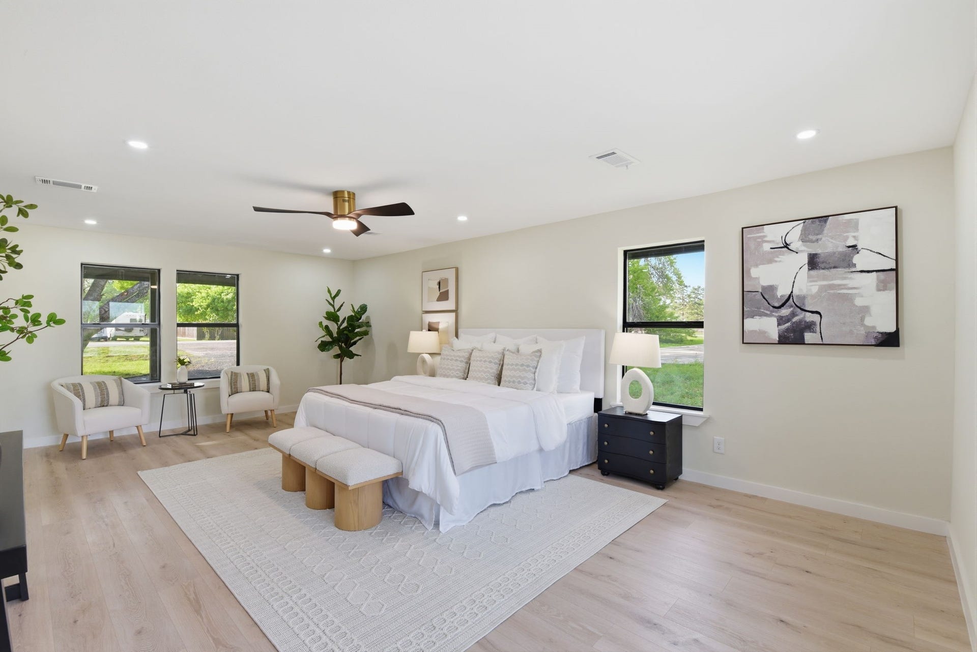 1011 Sycamore Road, Richmond, TX 77469 Huge oversized Primary Suite with lots of natural light
