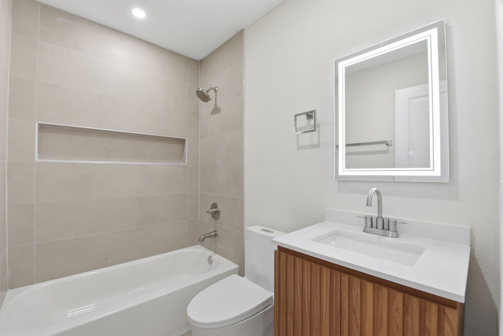 1011 Sycamore Road, Richmond, TX 77469 Garage Apartment Bathroom