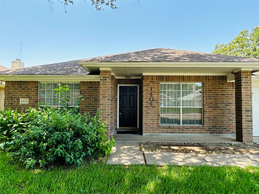 Property photo for 1404 Helmsley Drive, Rosenberg, TX