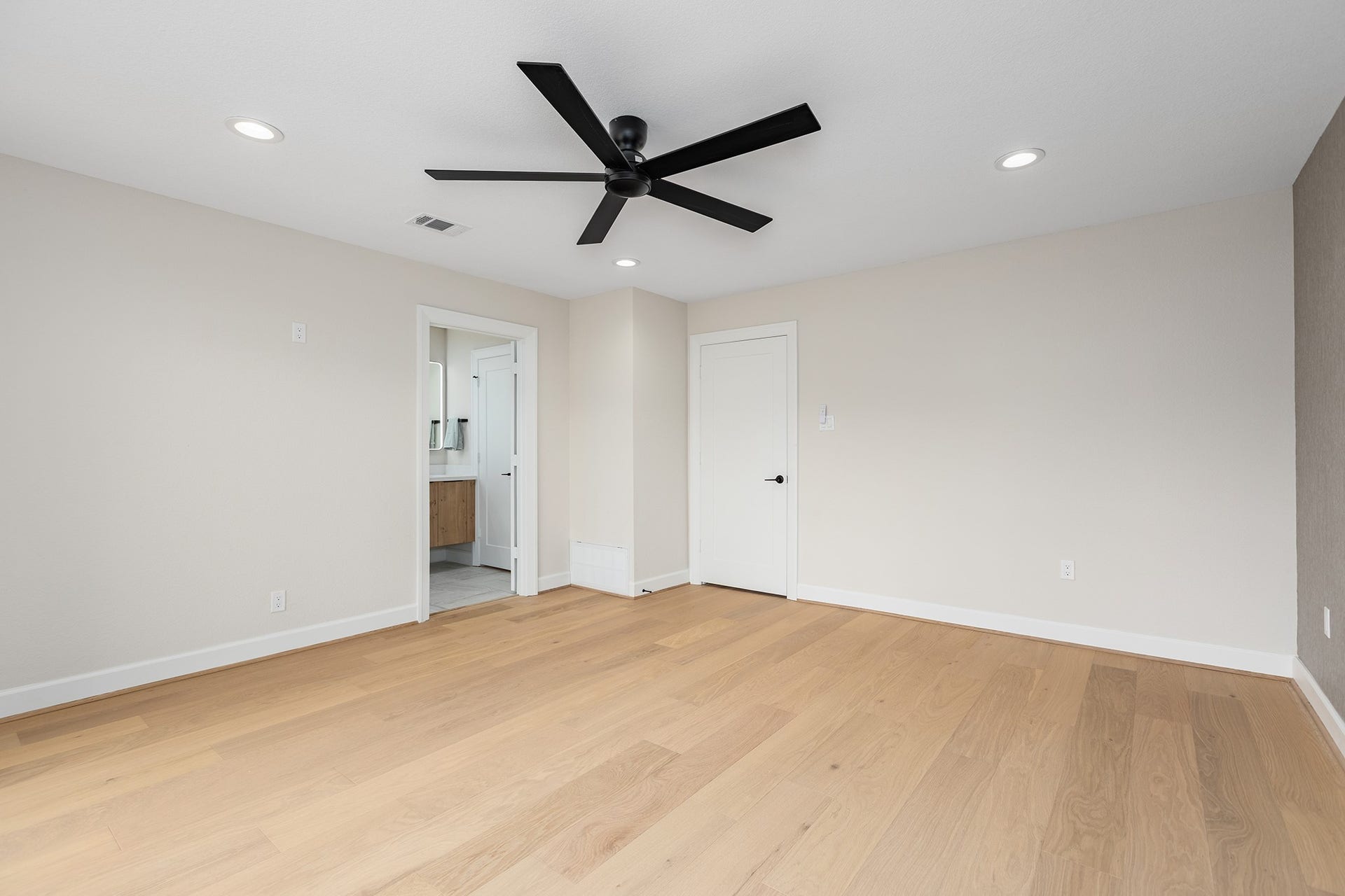 50 N Timber Top Drive, The Woodlands, TX 77380 50 N Timber Top Drive, The Woodlands, TX 77380