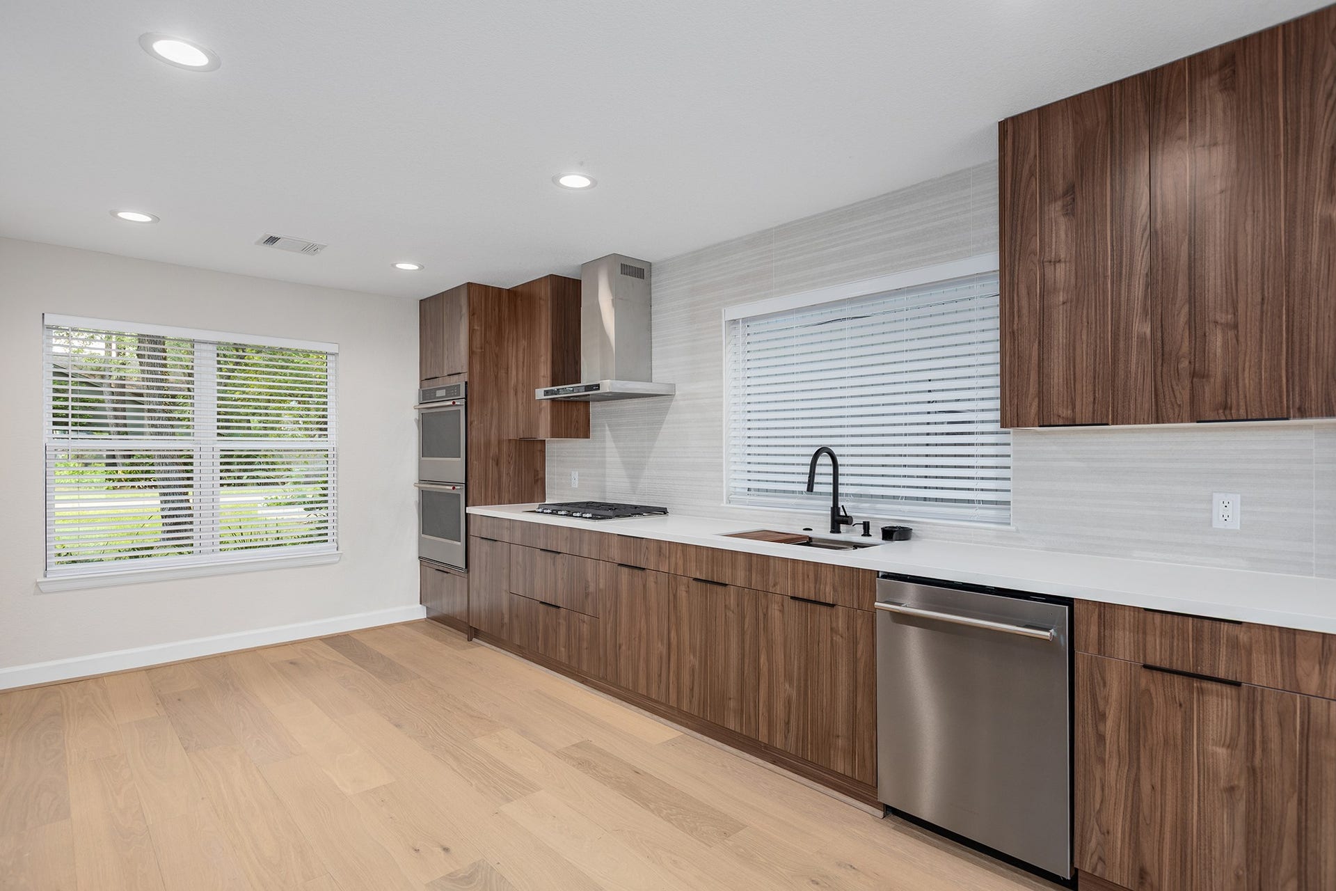 50 N Timber Top Drive, The Woodlands, TX 77380 50 N Timber Top Drive, The Woodlands, TX 77380