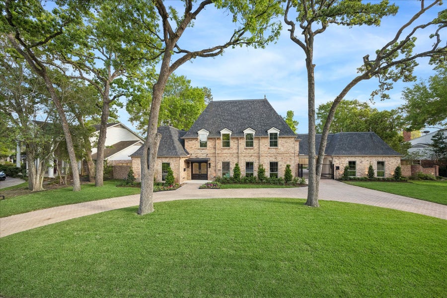 Property photo for 620 Stoneleigh Drive, Houston, TX