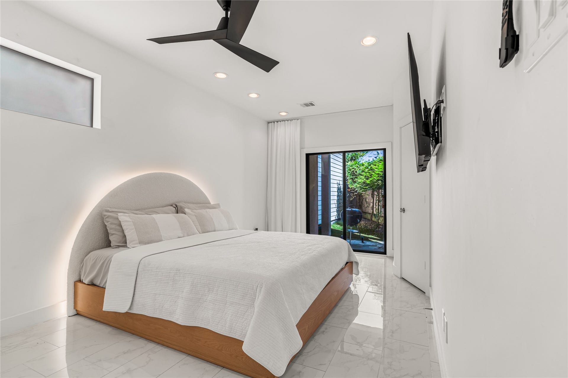 1624 Vermont Street, Houston, TX 77006 Additional Bedroom located on the first floor!