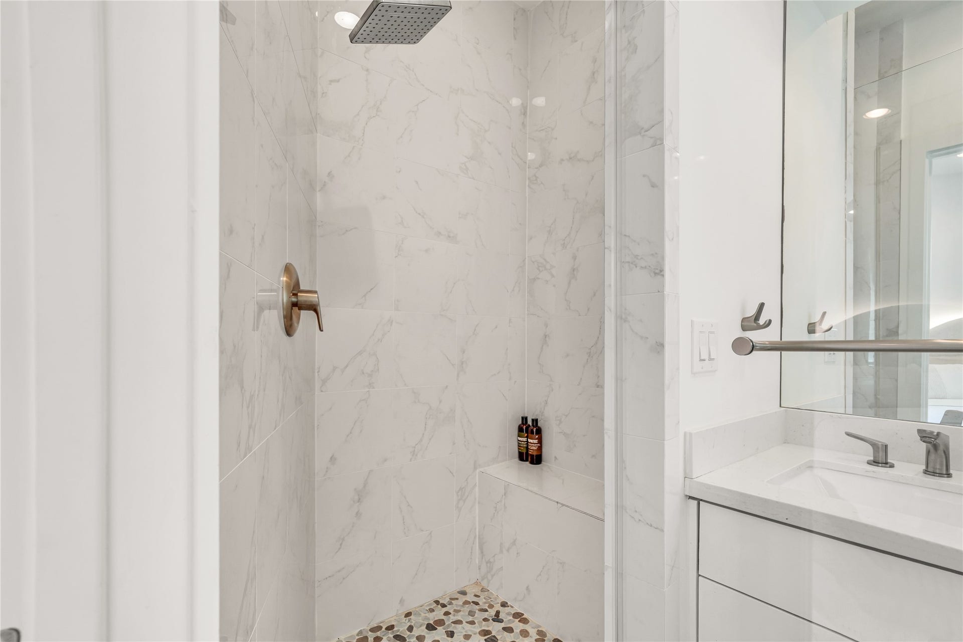 1624 Vermont Street, Houston, TX 77006 Elegant standing shower.