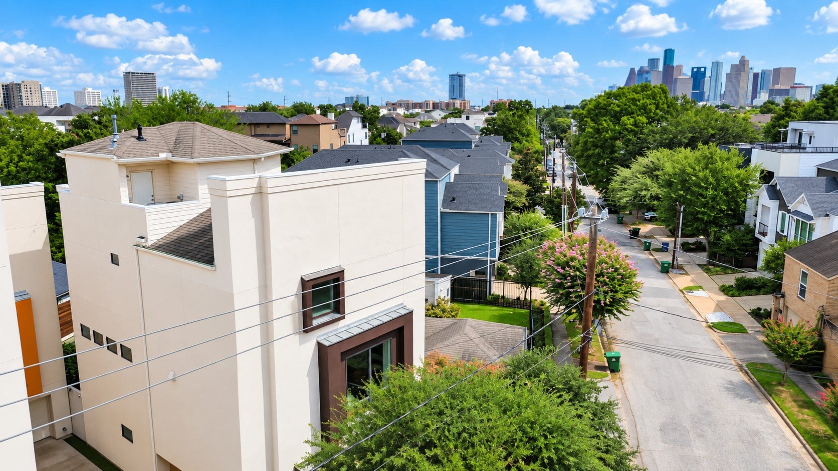 1624 Vermont Street, Houston, TX 77006 Close proximity to Houston's top attractions!