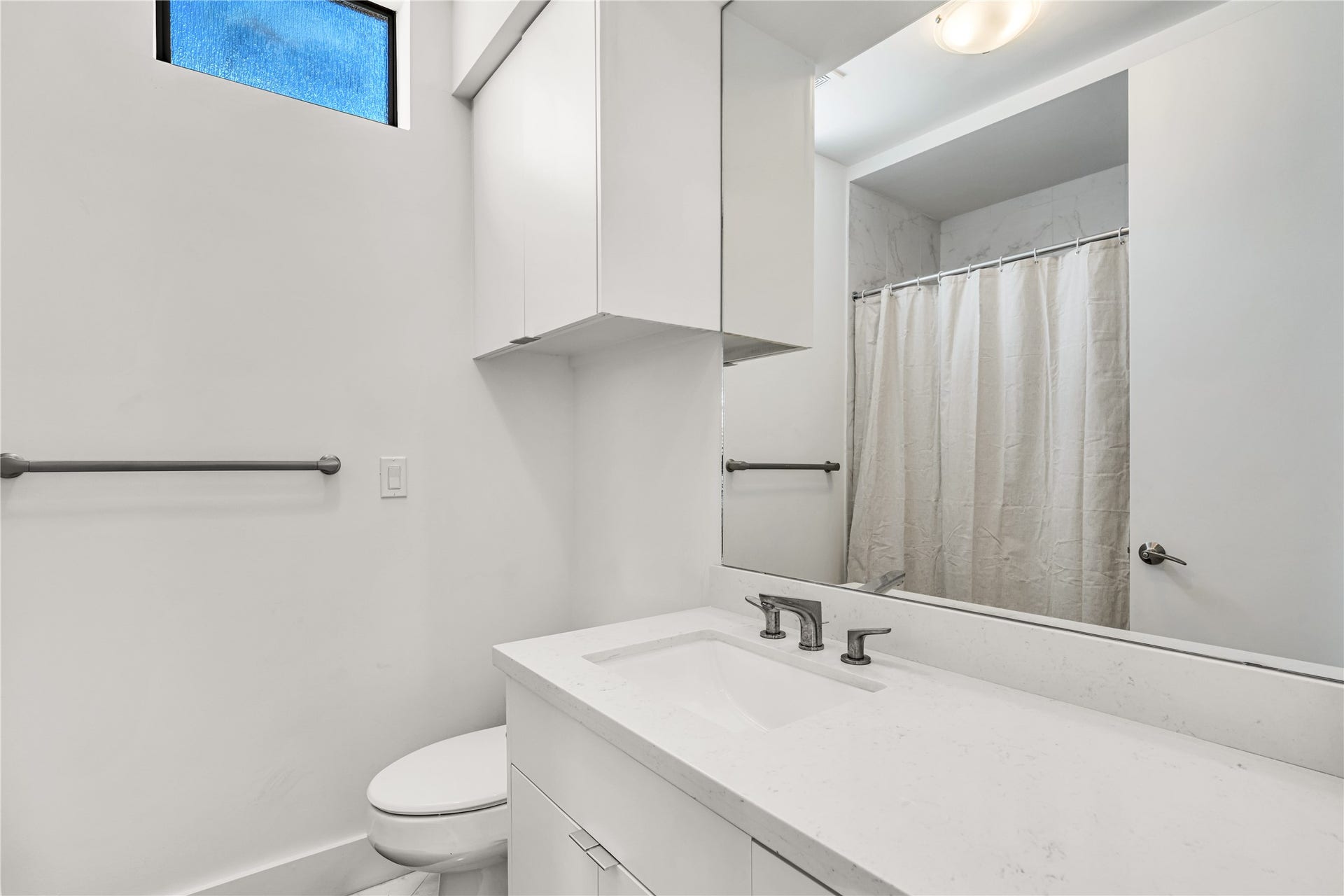 1624 Vermont Street, Houston, TX 77006 Bathroom.