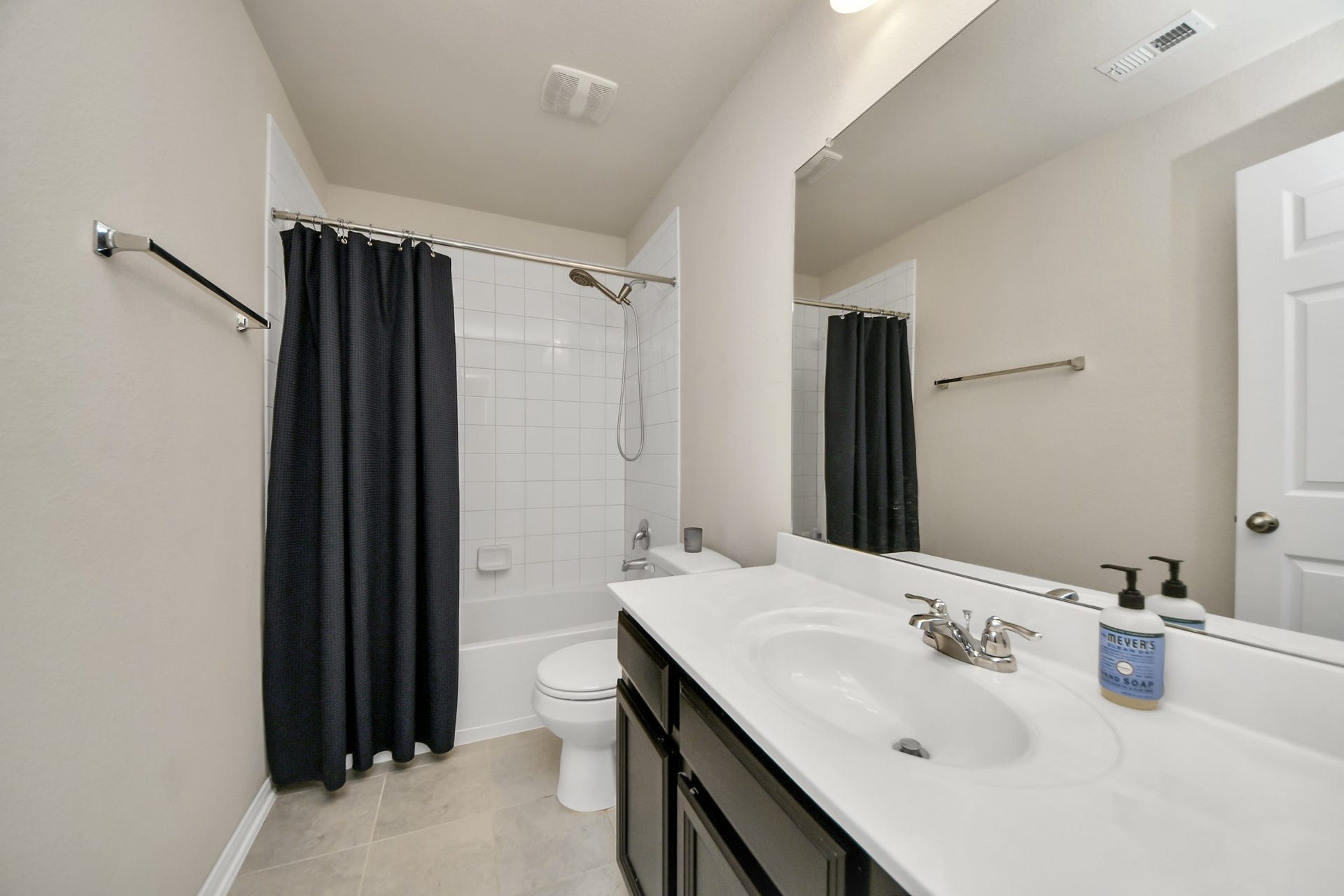 26030 Drover Sky Court, Richmond, TX 77406 Full bath #2, located upstairs.