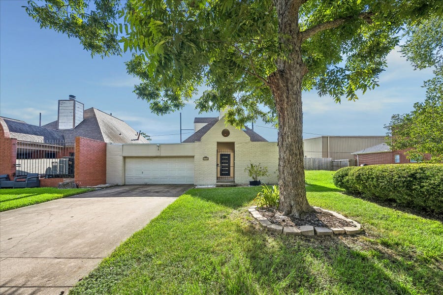 Property photo for 1715 Gingerleaf Lane, Houston, TX