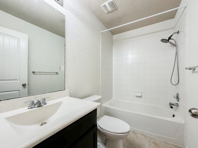 29015 Jacobs River Dr, Katy, TX 77494 Secondary Bathroom