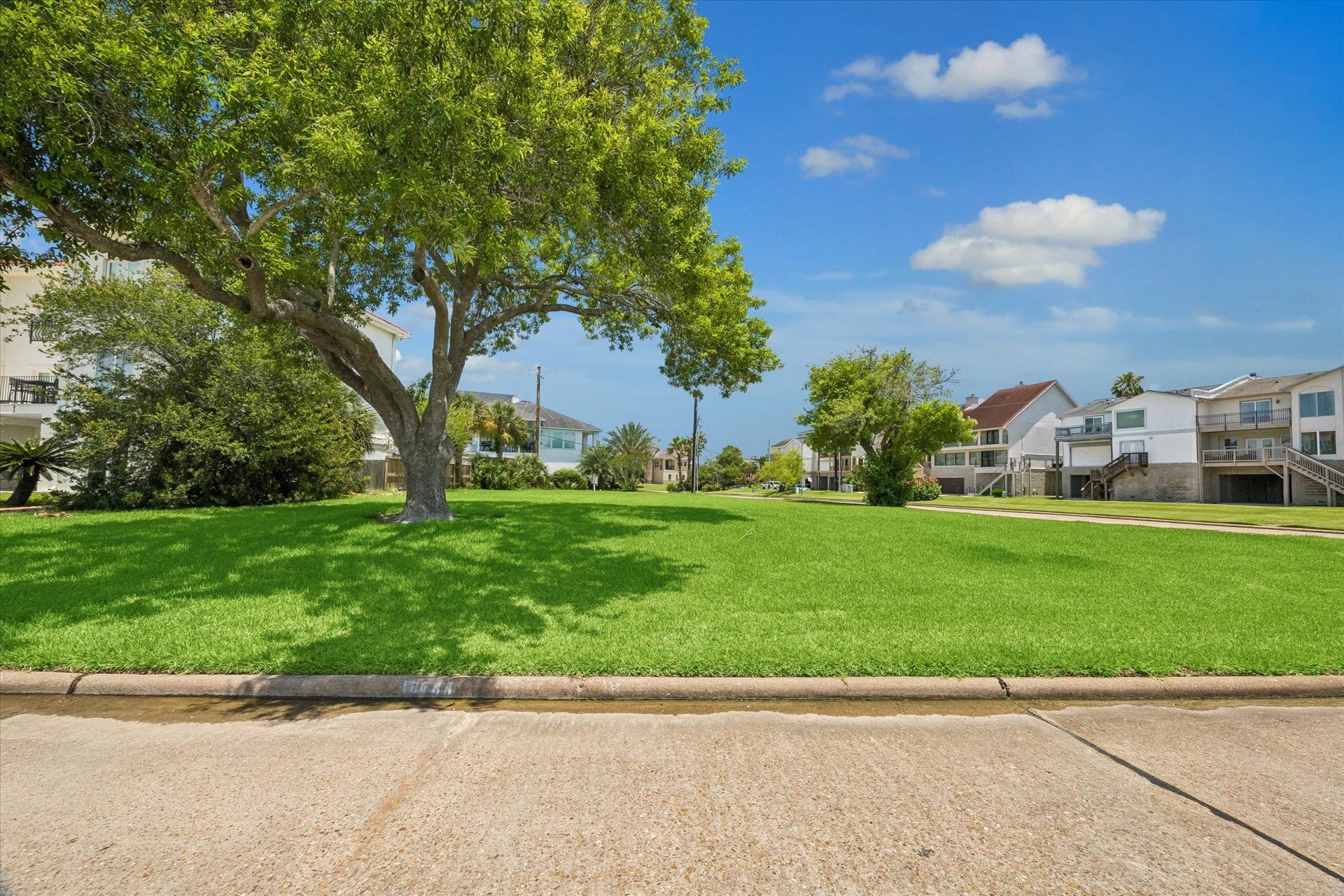 18743 Martinique Drive, Nassau Bay, TX 77058 Large Corner Lot