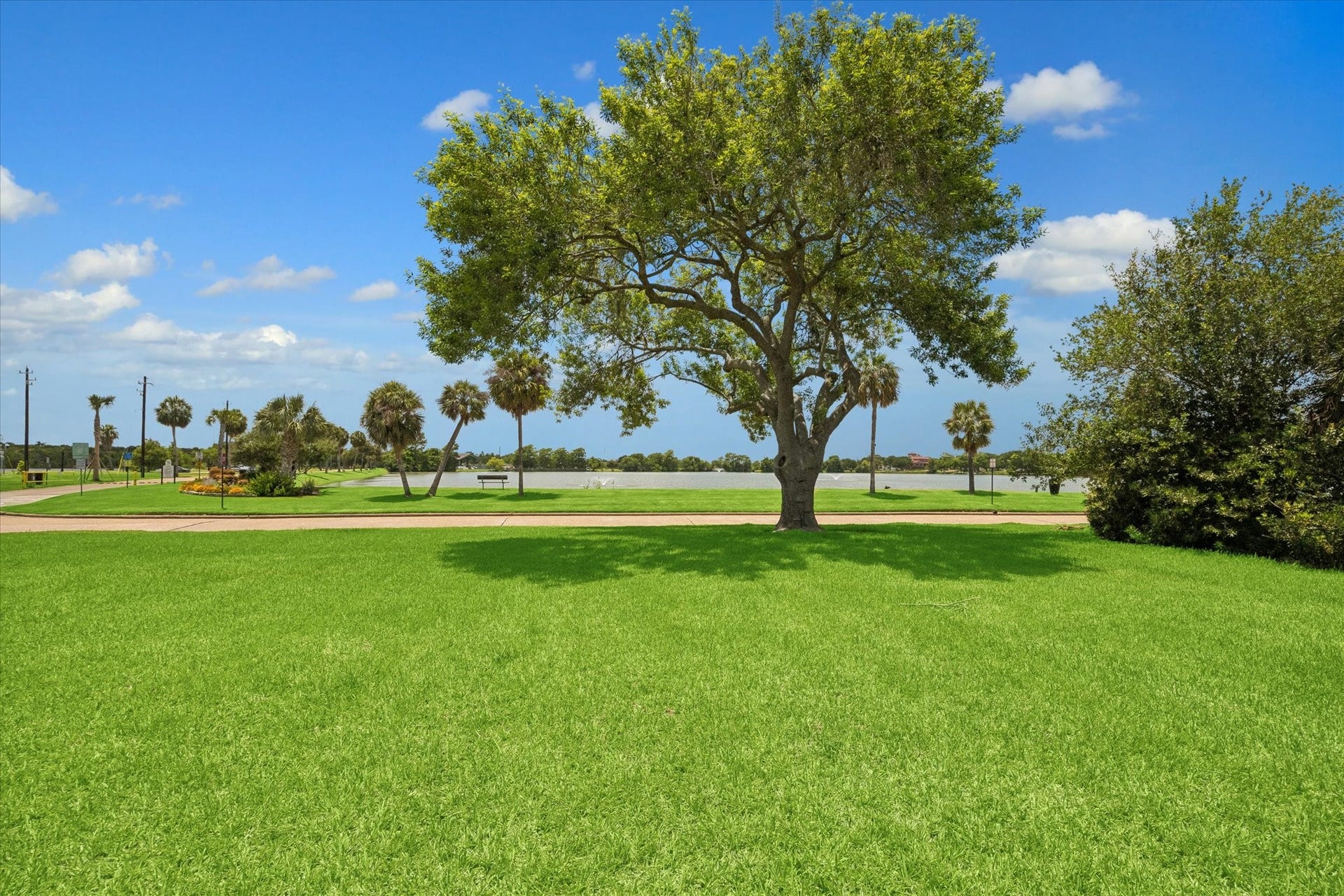 18743 Martinique Drive, Nassau Bay, TX 77058 18743 Martinique Drive, Nassau Bay, TX 77058
