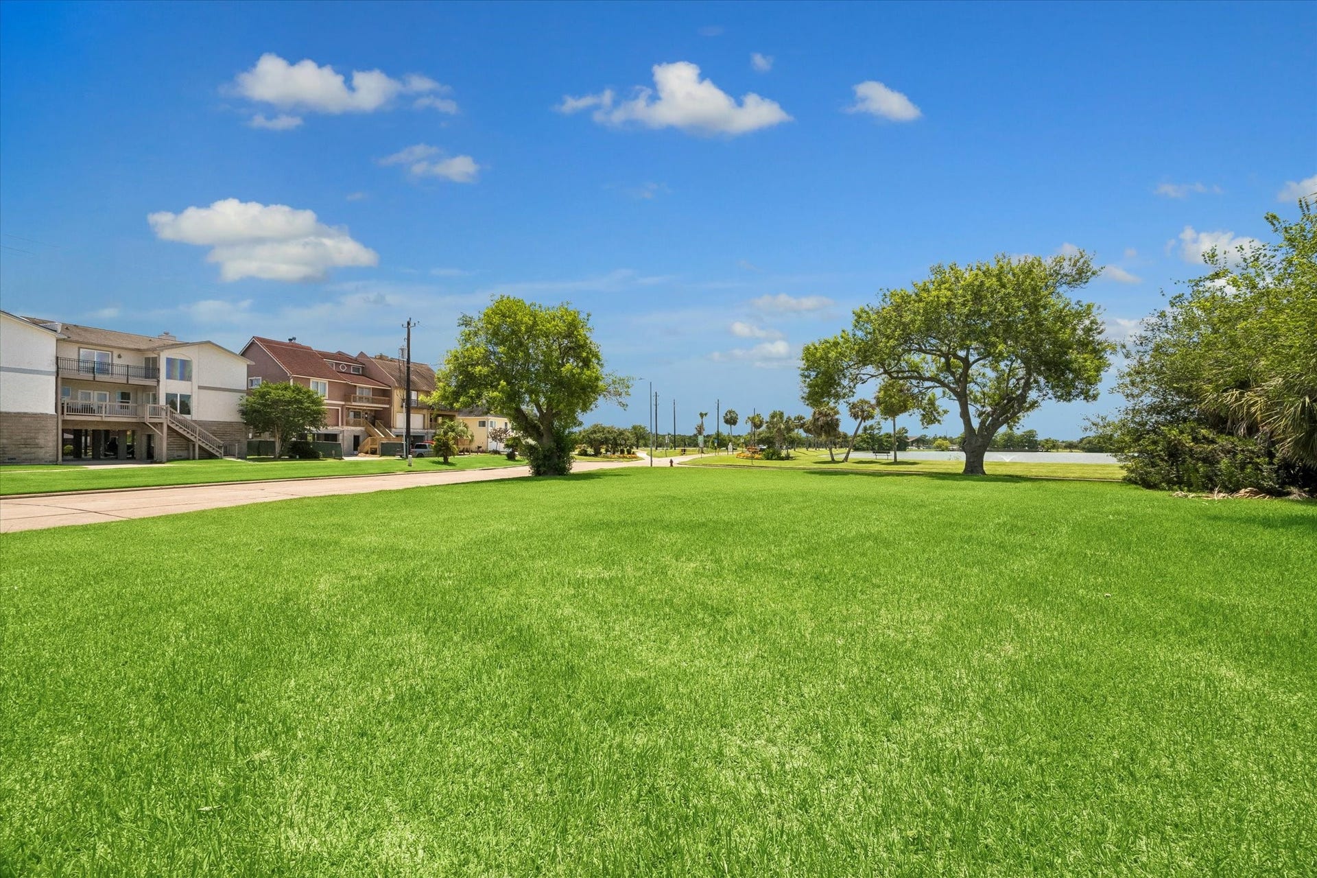 18743 Martinique Drive, Nassau Bay, TX 77058 18743 Martinique Drive, Nassau Bay, TX 77058