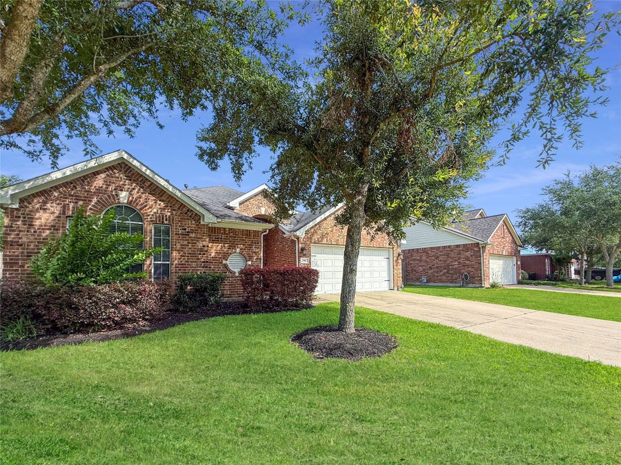 Property photo for 2516 Spring Landing Drive, Pearland, TX