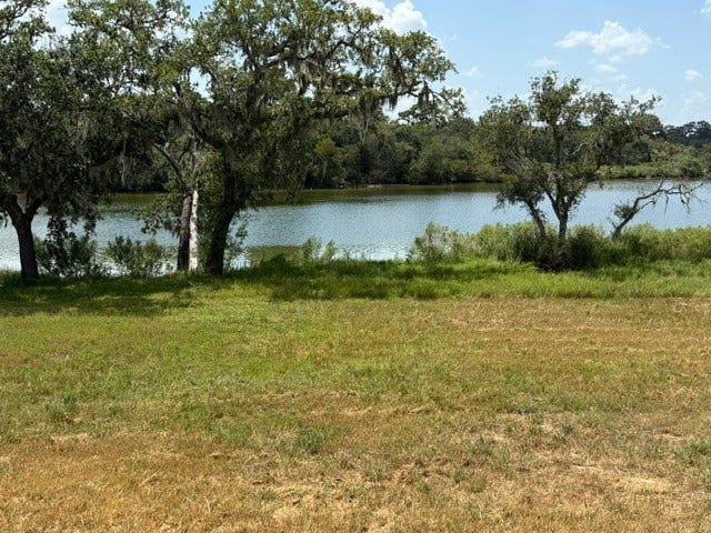 Property photo for 4420 Leslies Way, Dickinson, TX