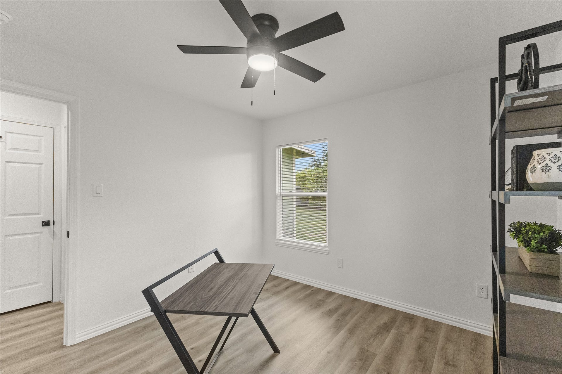 606 Winding Way Street, Lake Jackson, TX 77566