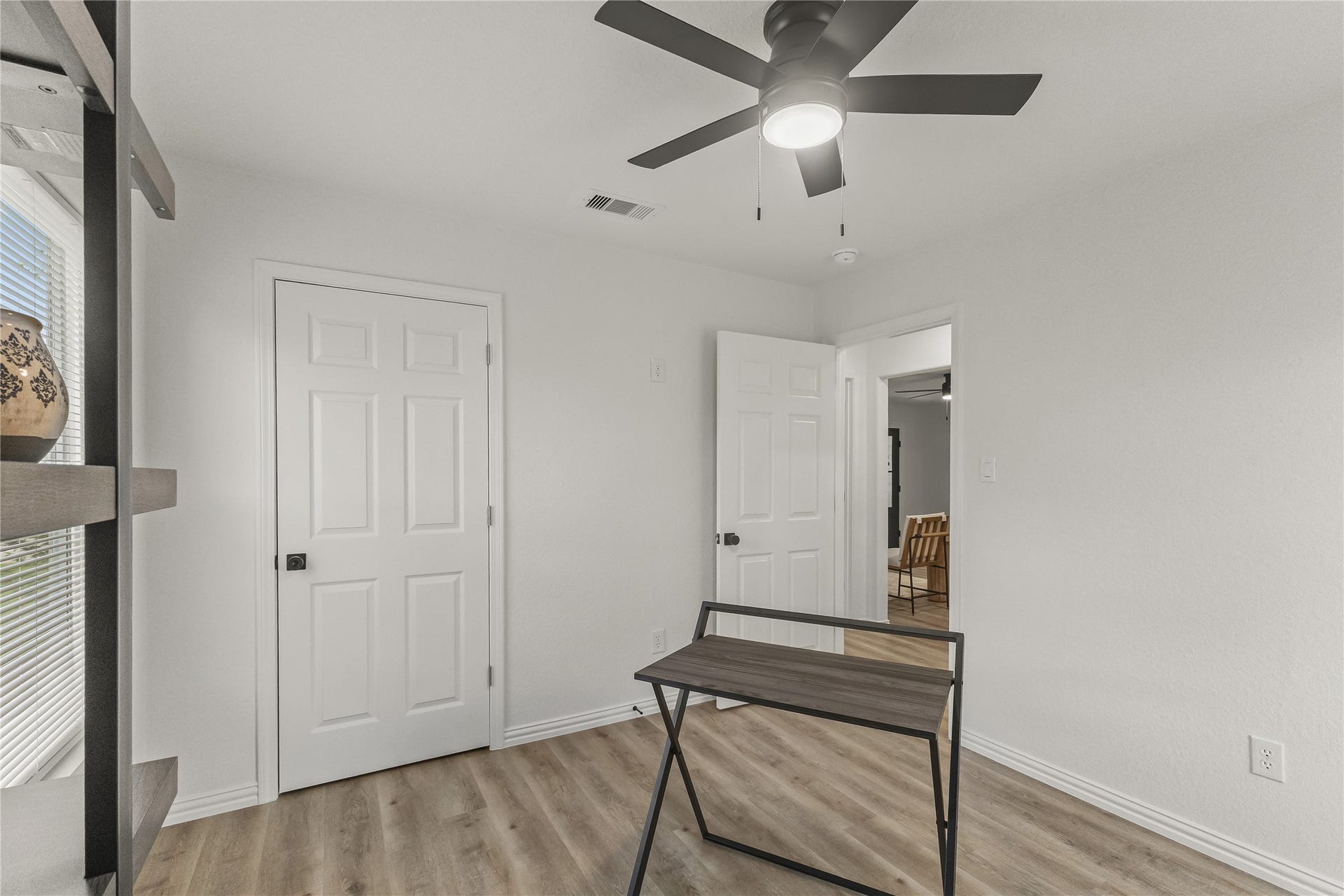 606 Winding Way Street, Lake Jackson, TX 77566