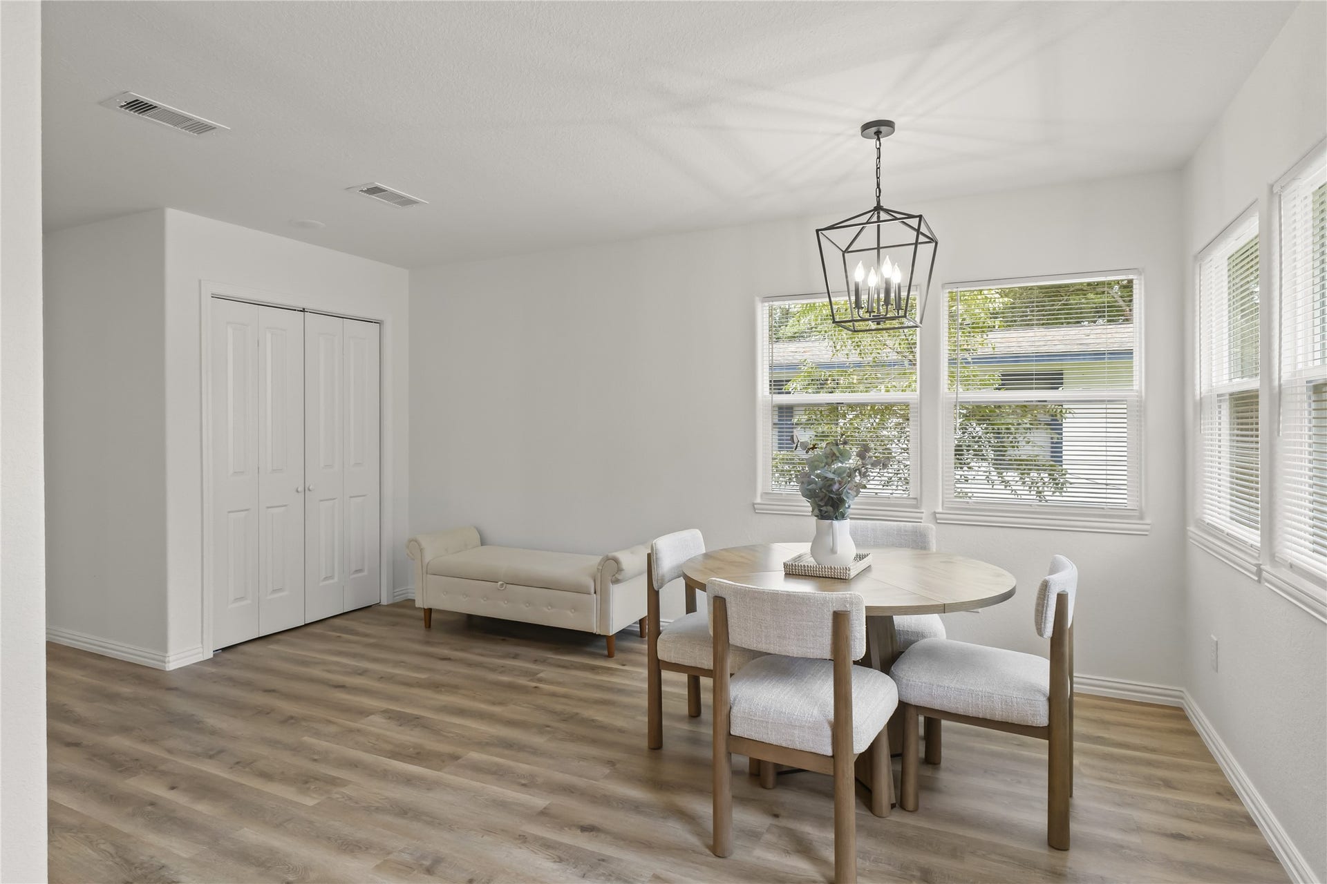 606 Winding Way Street, Lake Jackson, TX 77566