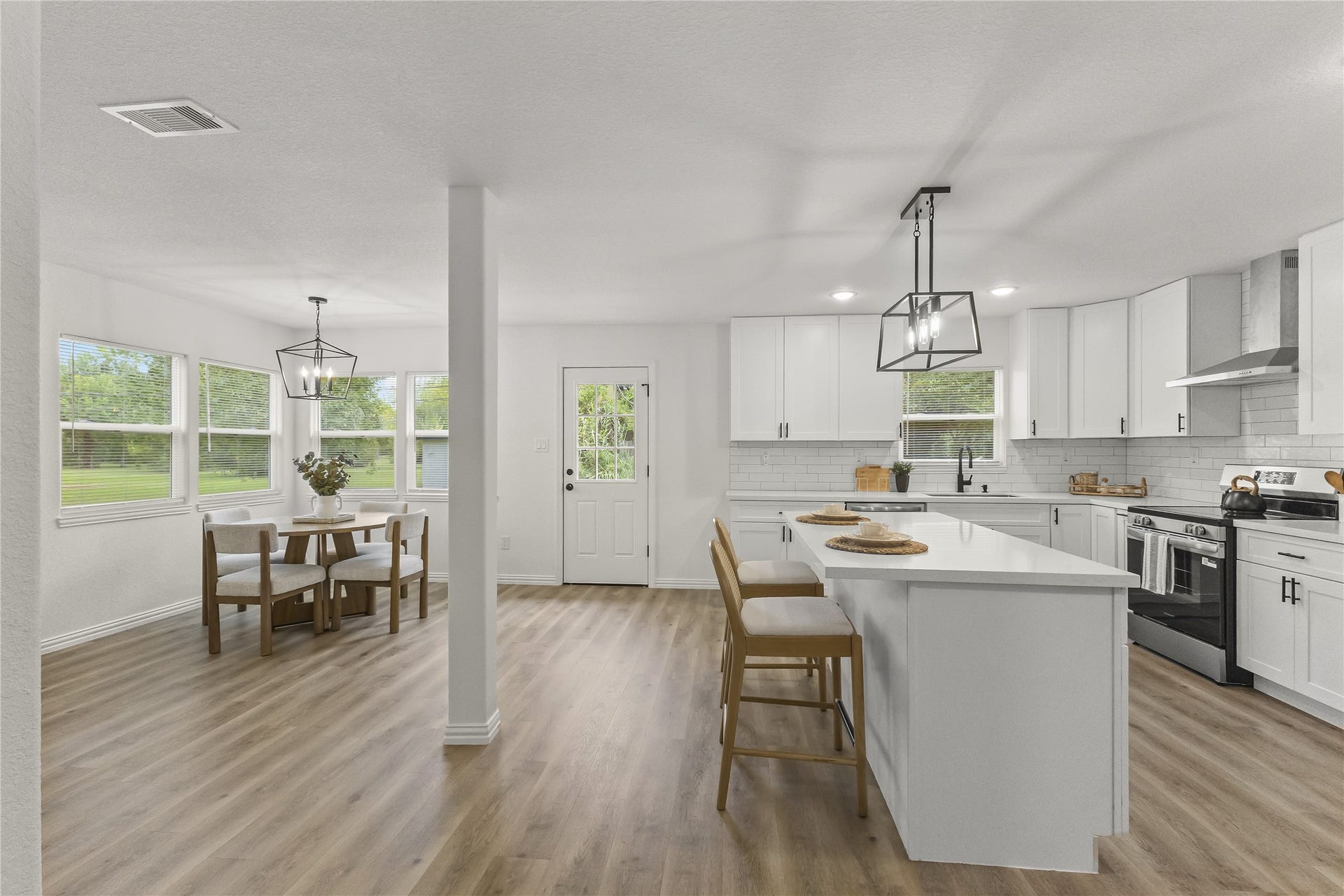 606 Winding Way Street, Lake Jackson, TX 77566