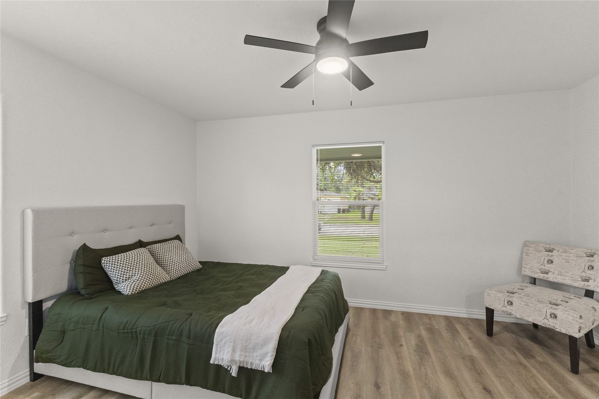 606 Winding Way Street, Lake Jackson, TX 77566