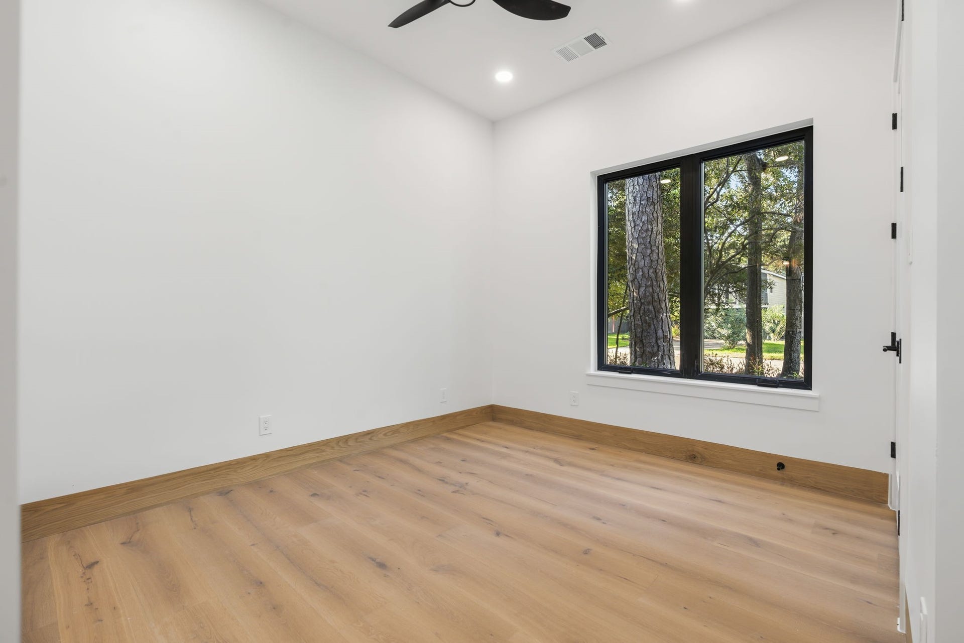 12 N Timber Top Dr, Spring, TX 77380 First-floor flex room that can serve as an office or bedroom
