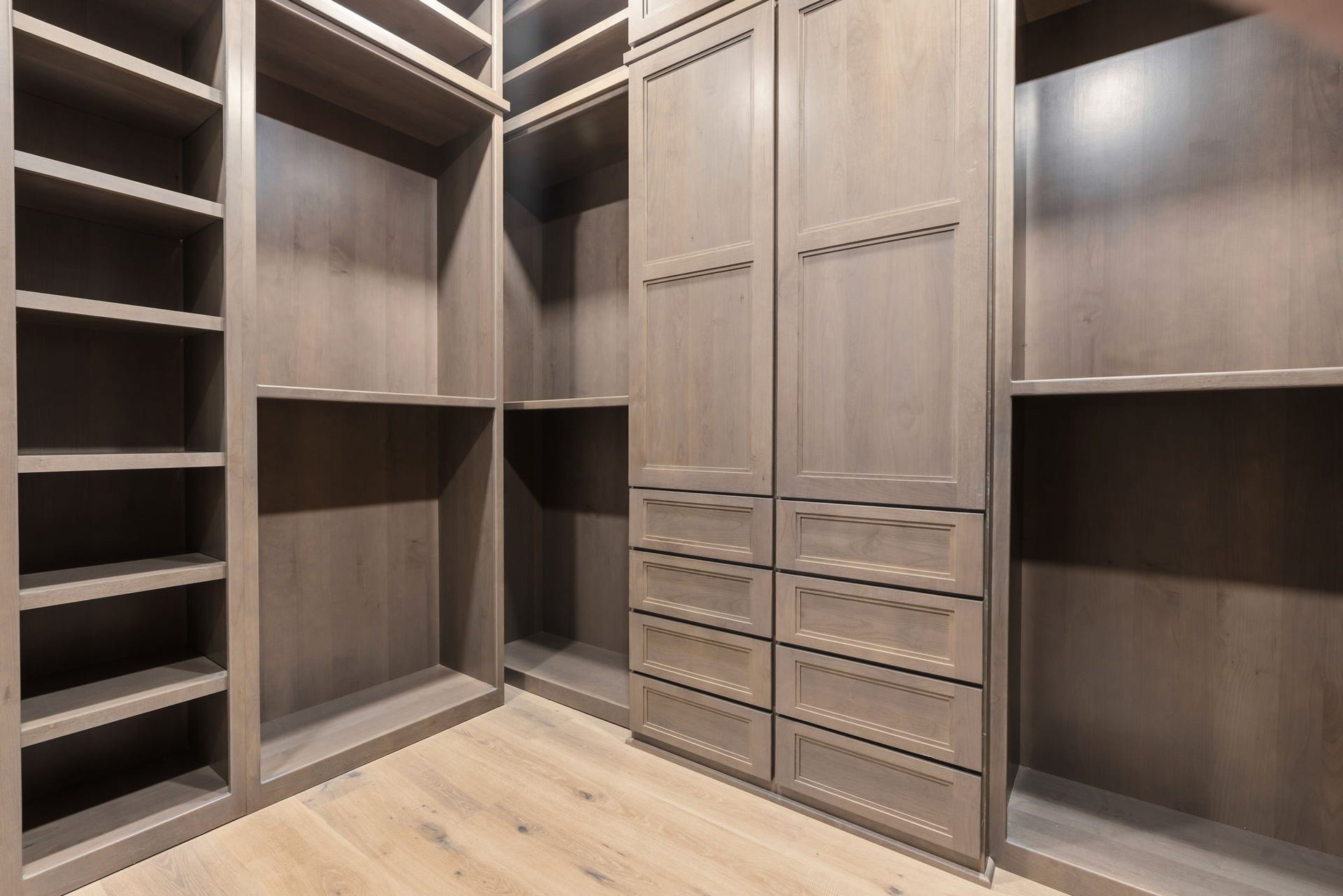 12 N Timber Top Dr, Spring, TX 77380 Ample primary closet
