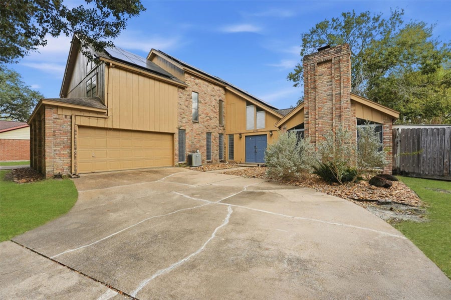 Property photo for 2408 Chelmsford Court, Alvin, TX