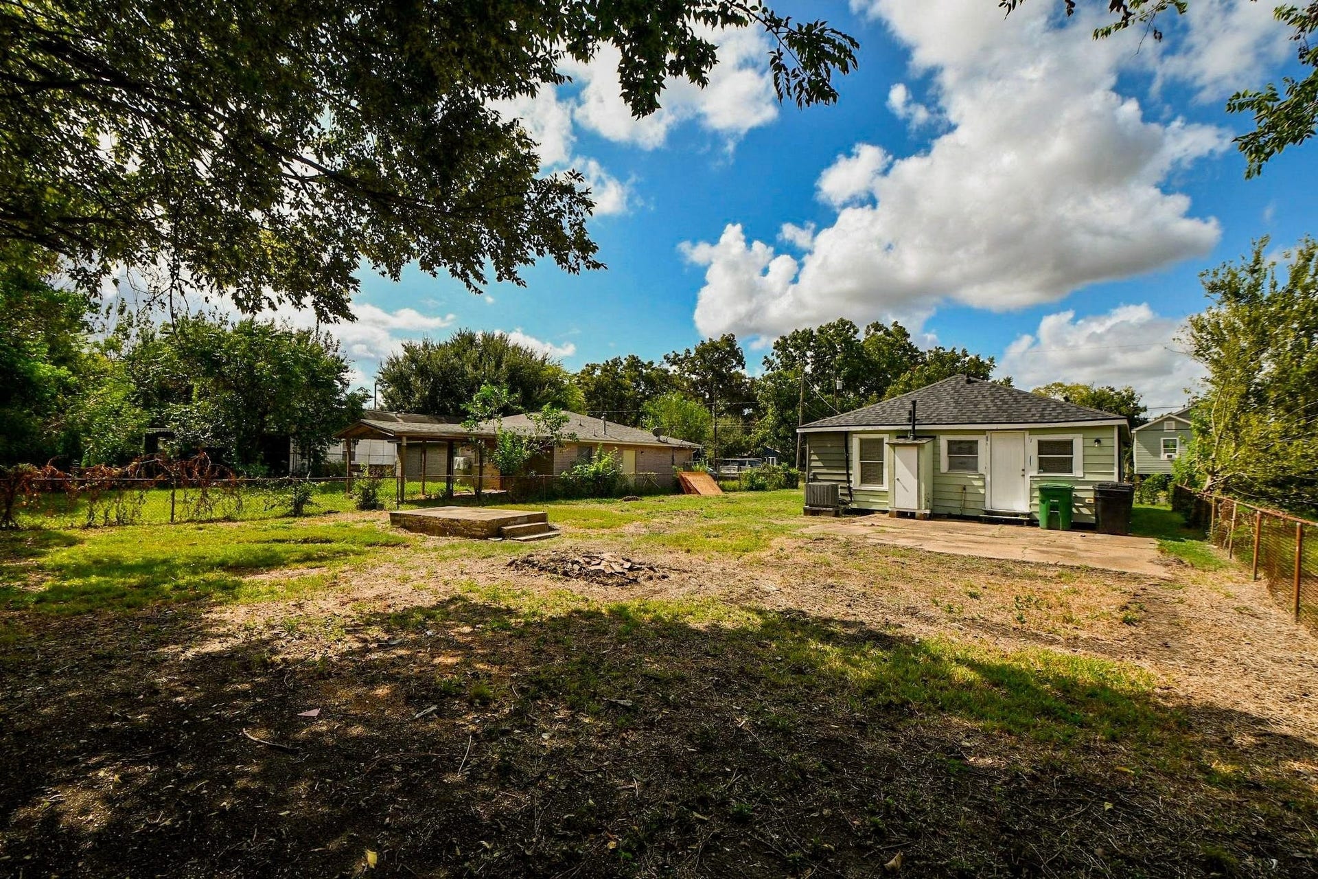 3642 Easy Street, Houston, TX 77026 Enjoy the outdoors in your own backyard, offering space to unwind, garden, or create your favorite outdoor moments.