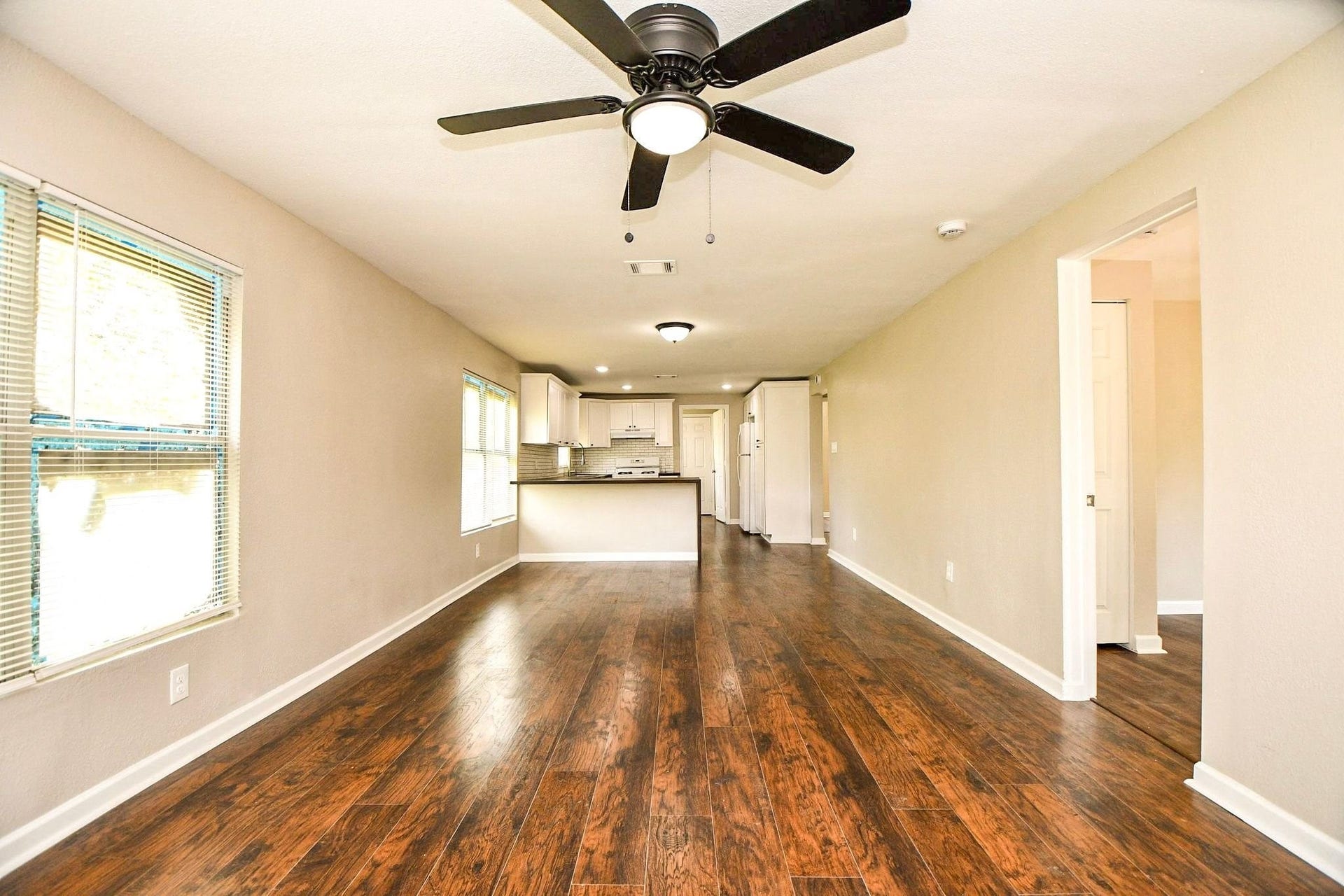 3642 Easy Street, Houston, TX 77026 Another view of living area.