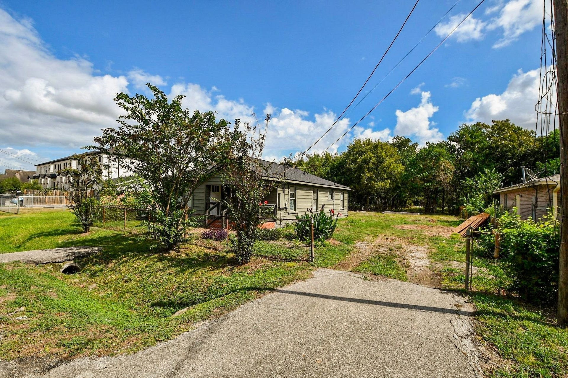 3642 Easy Street, Houston, TX 77026 View from outside of the home.