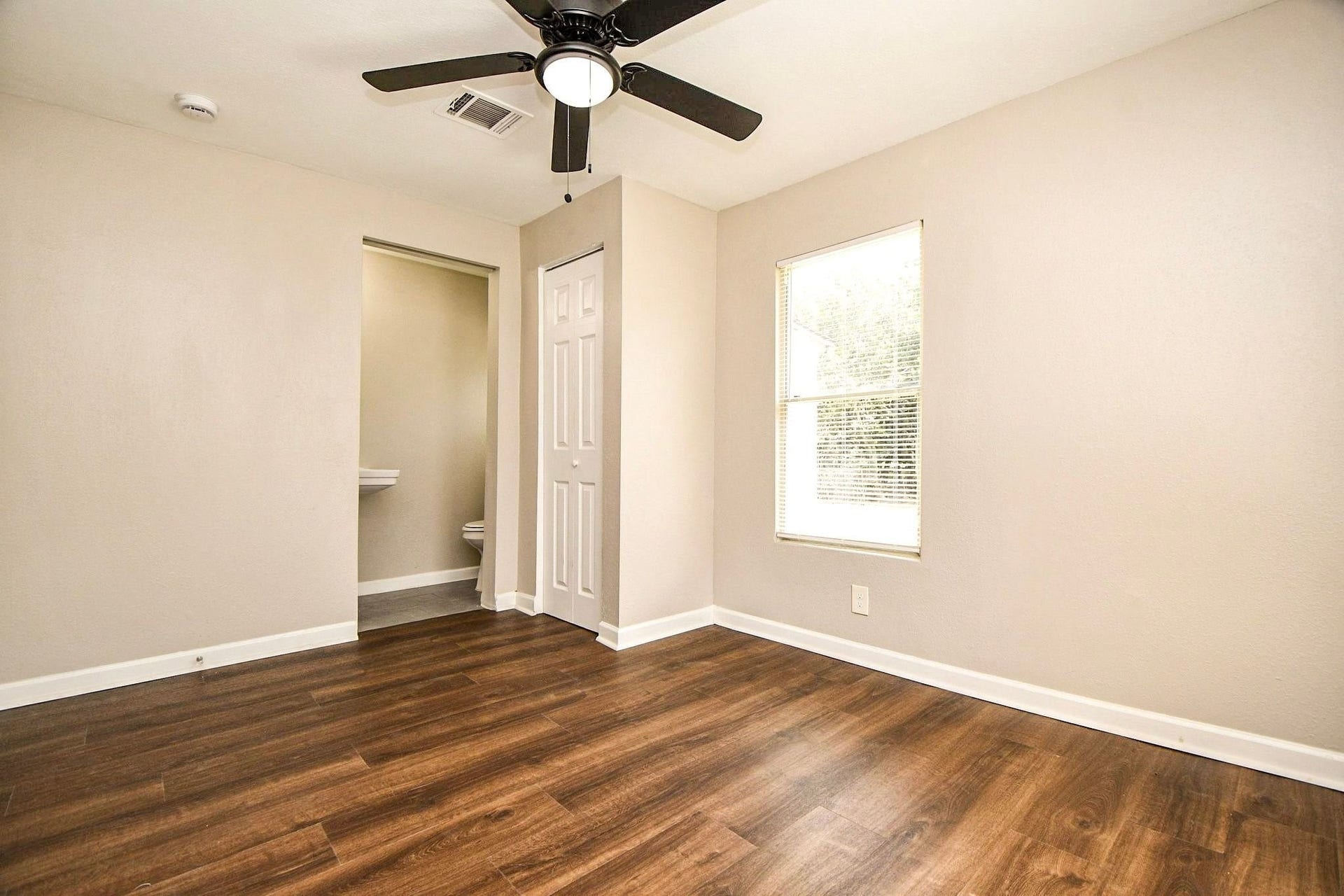 3642 Easy Street, Houston, TX 77026 Bedroom three.