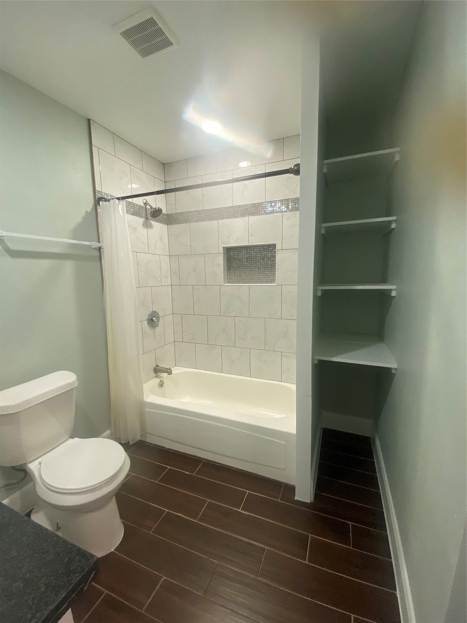 7 Dowling Street, #B, La Marque, TX 77568 7 Dowling Street, #B, La Marque, TX 77568