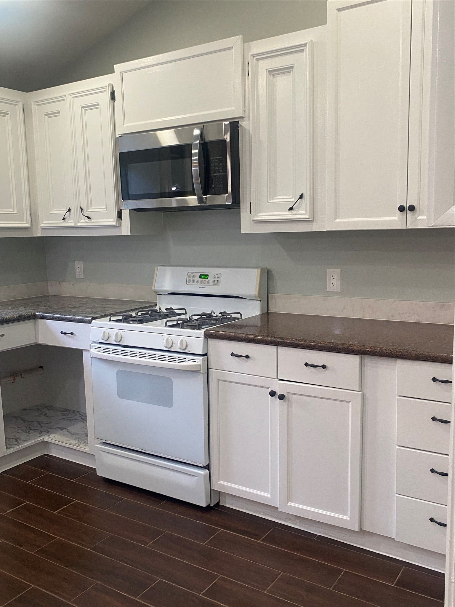 7 Dowling Street, #B, La Marque, TX 77568 7 Dowling Street, #B, La Marque, TX 77568