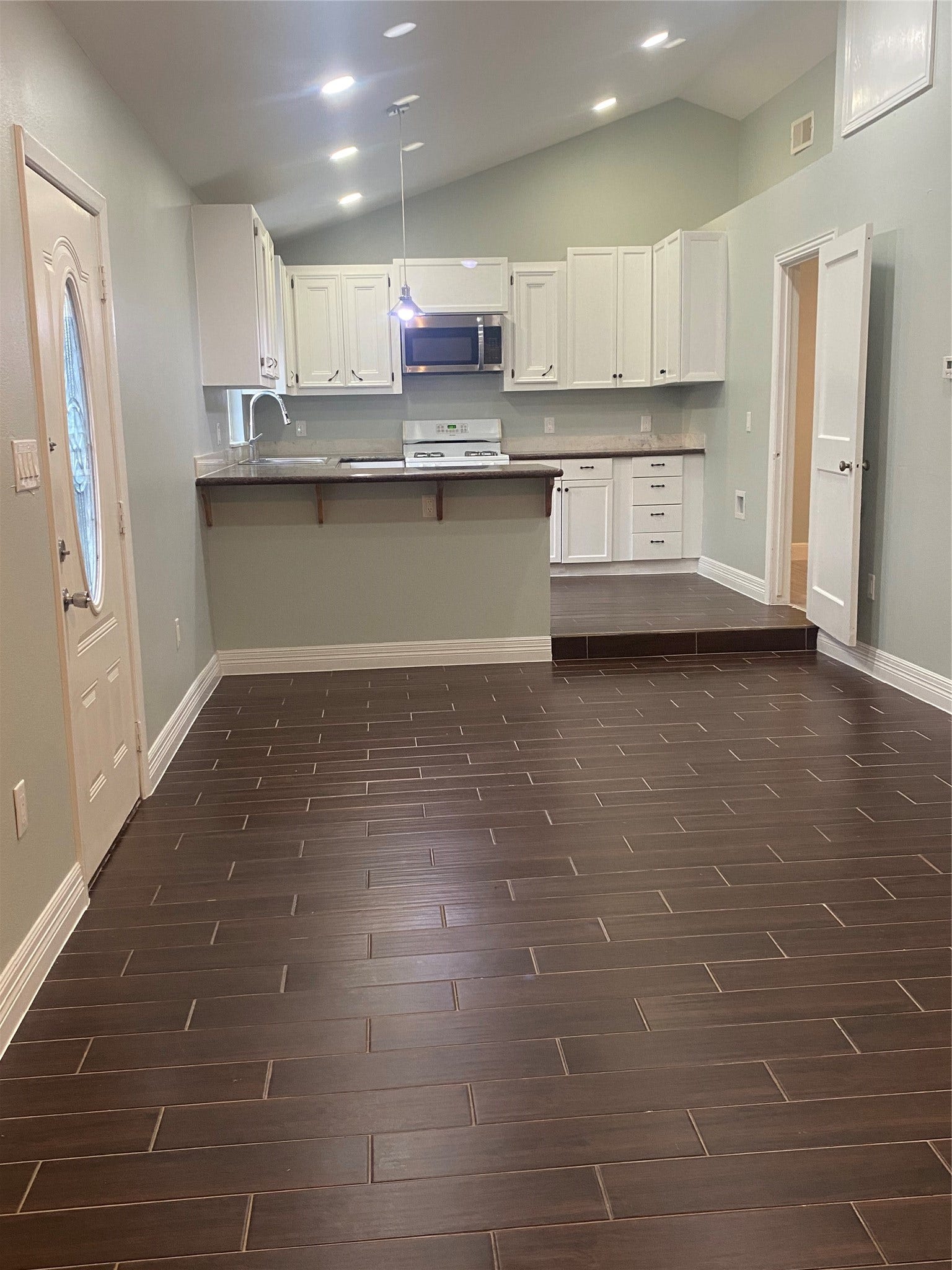 7 Dowling Street, #B, La Marque, TX 77568 7 Dowling Street, #B, La Marque, TX 77568