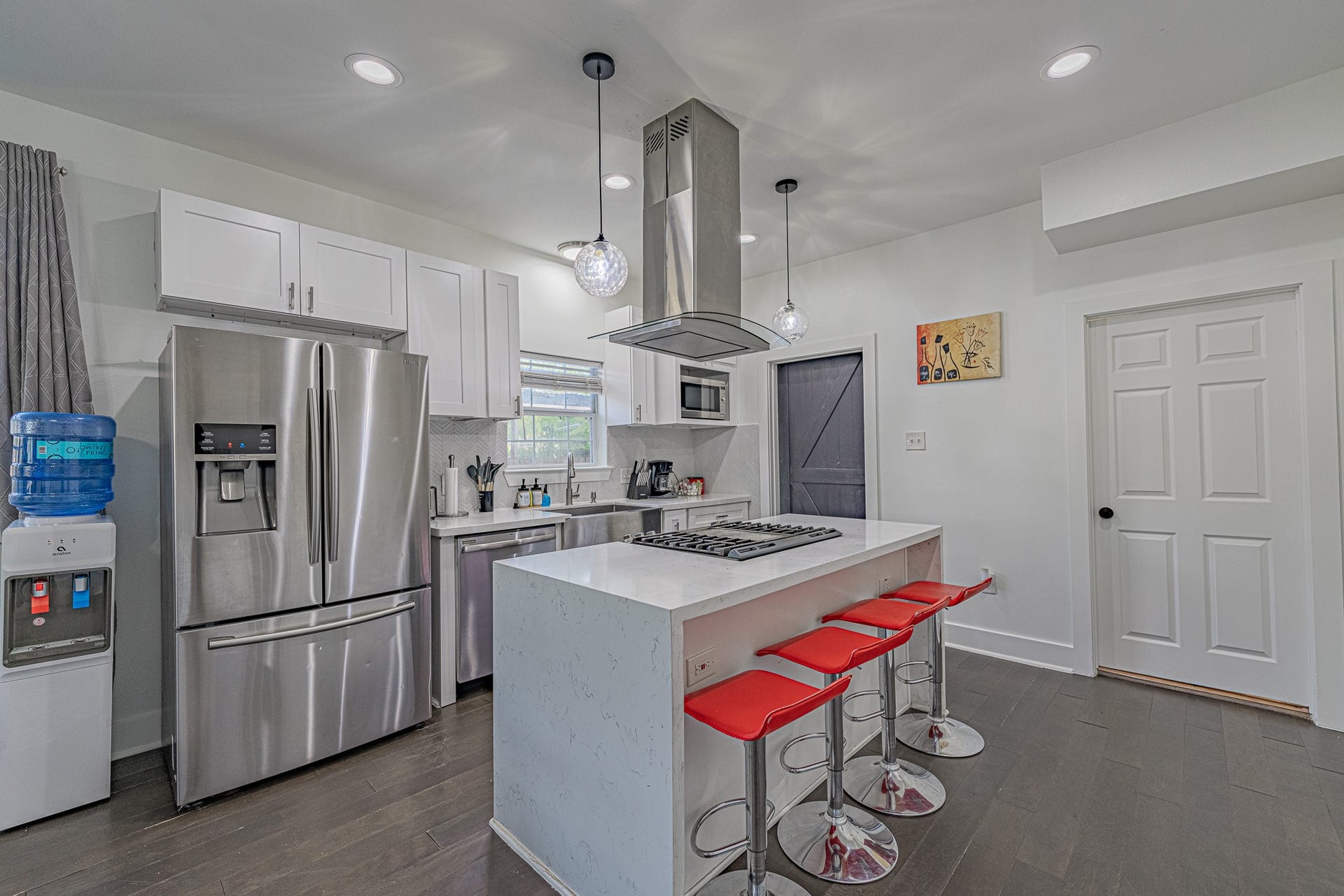 Full kitchen