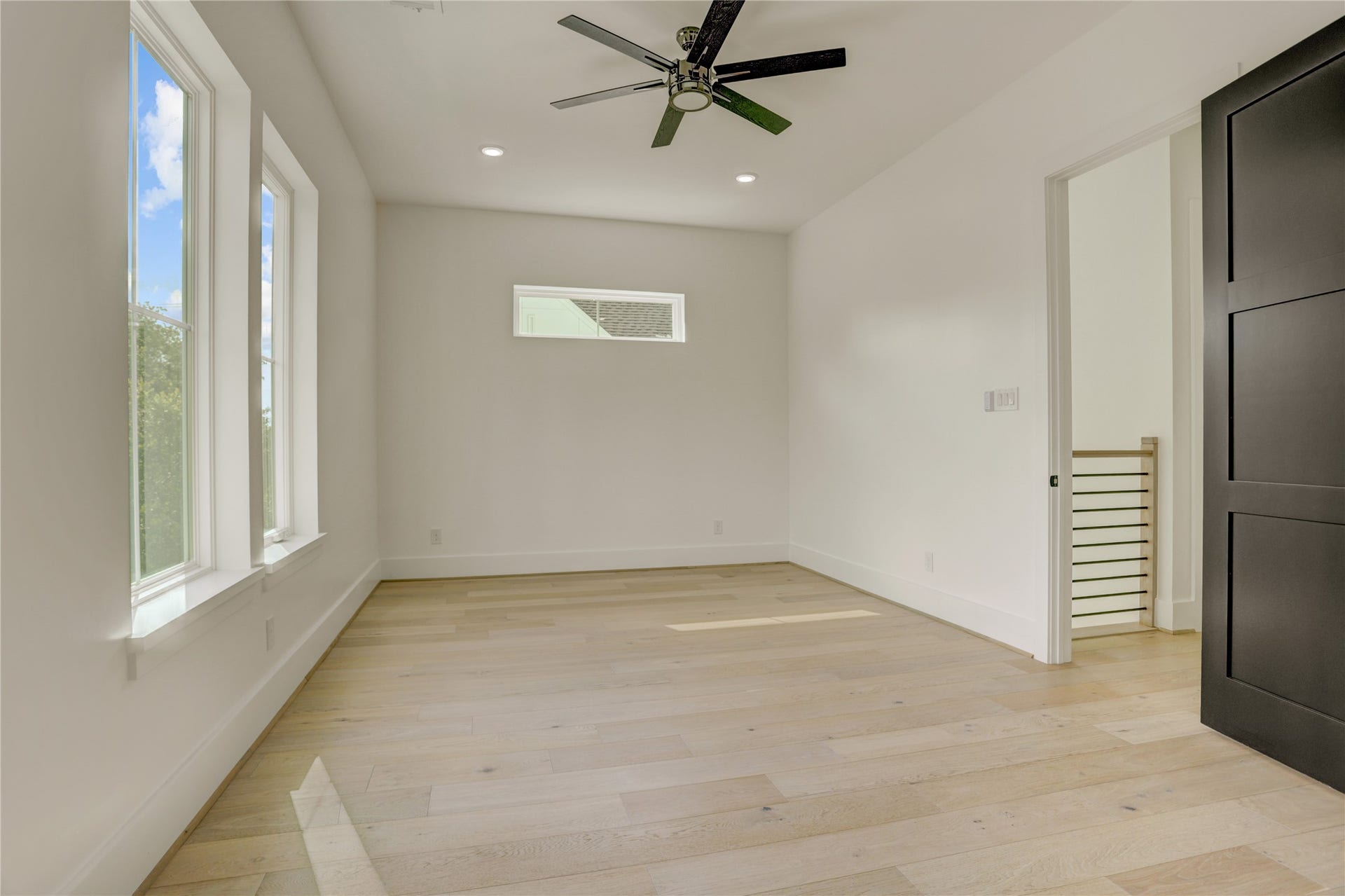 1907 Lauderdale Street, Houston, TX 77030 An additional third-floor suite is located opposite the primary space.