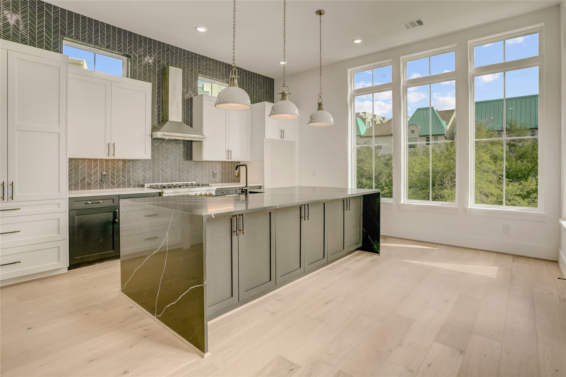 1907 Lauderdale Street, Houston, TX 77030 View of the island kitchen as you enter from the living room.