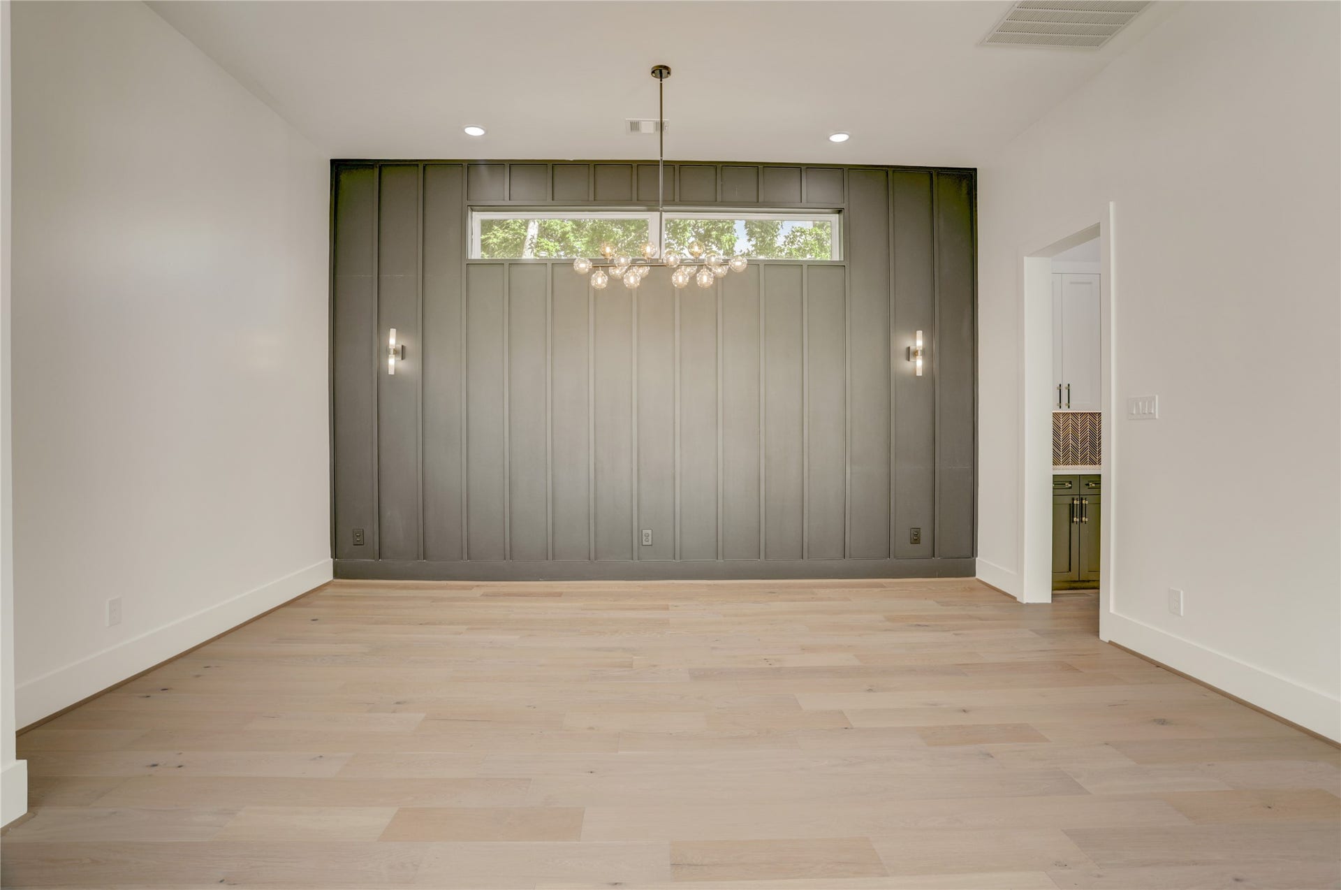 1907 Lauderdale Street, Houston, TX 77030 Completely open to the living area is a private dining room with stunning accent wall.