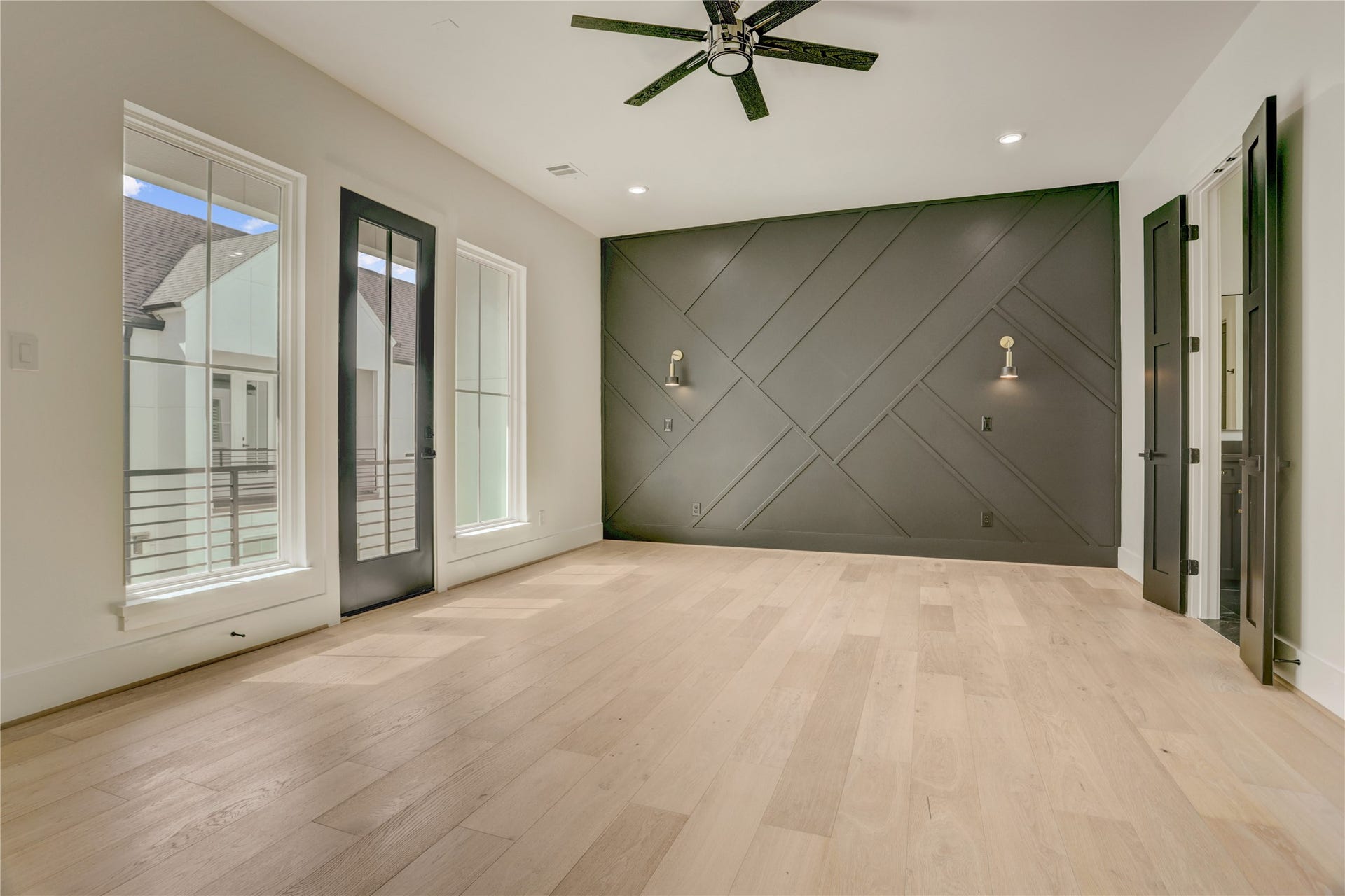 1907 Lauderdale Street, Houston, TX 77030 The primary suite sits on the third floor and offers a spa-like retreat.
