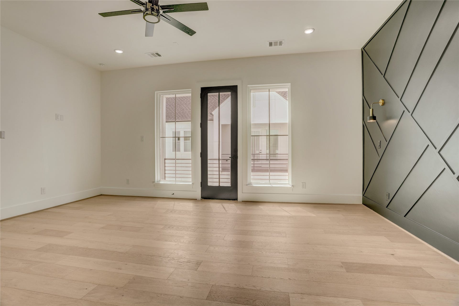 1907 Lauderdale Street, Houston, TX 77030 View of the primary bedroom from the bathroom entrance.
