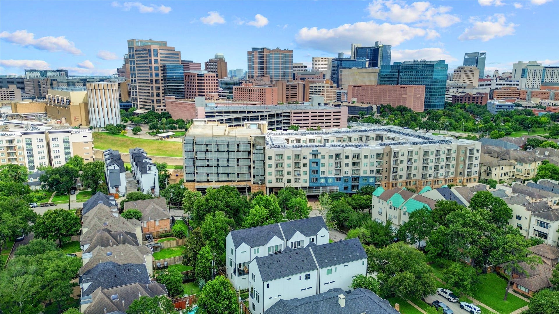 1907 Lauderdale Street, Houston, TX 77030 Aerial show of the proximity of the Lauderdale homes to the Texas Medical Center.