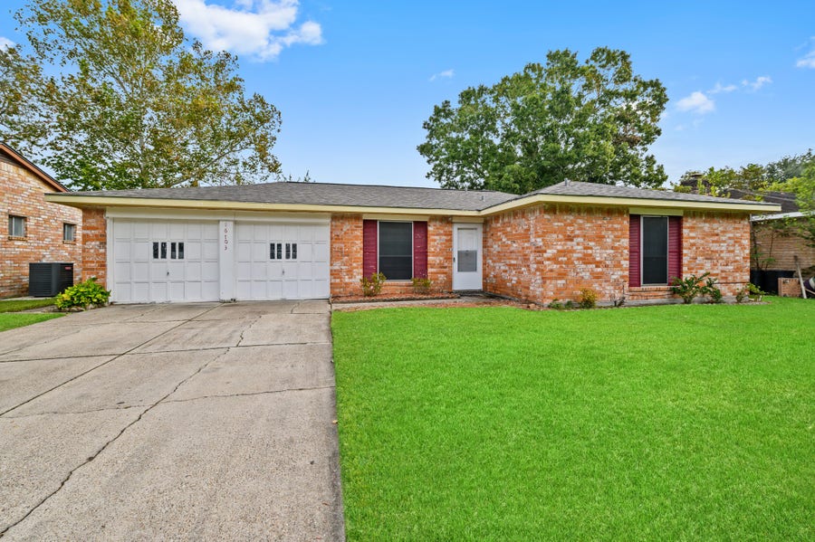 Property photo for 16703 David Glen Drive, Friendswood, TX