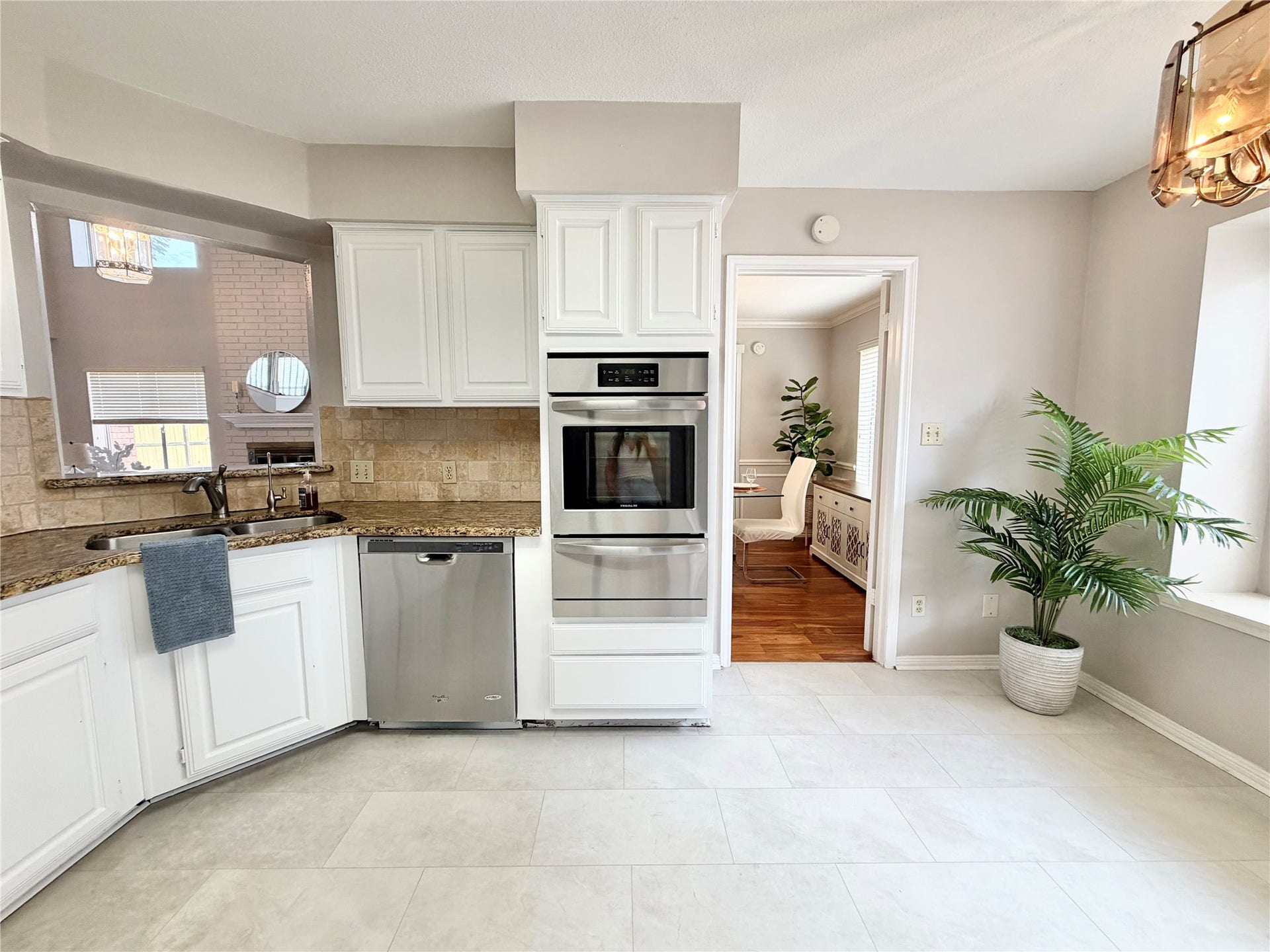 2918 Cotton Stock, Sugar Land, TX 77479 Kitchen opens to dining room and living room