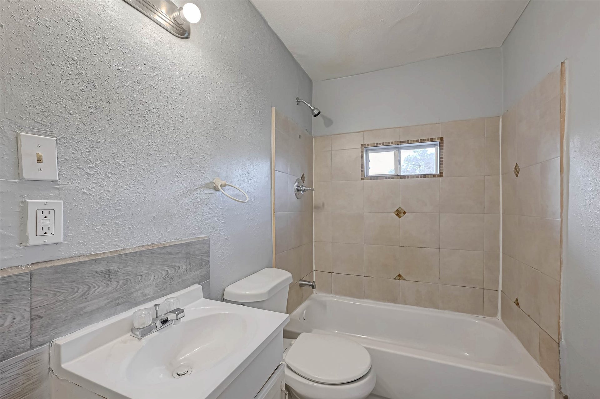 5322 Westover Street, Houston, TX 77033 5322 Westover Street, Houston, TX 77033