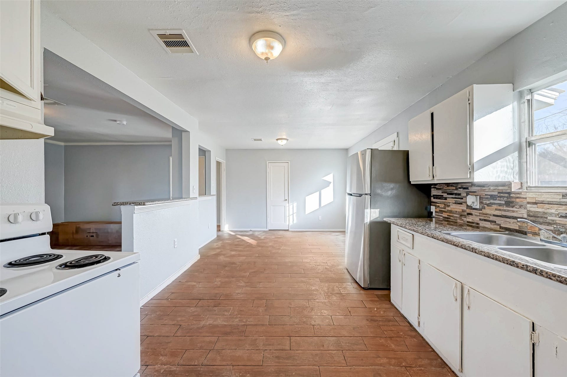 5322 Westover Street, Houston, TX 77033 5322 Westover Street, Houston, TX 77033
