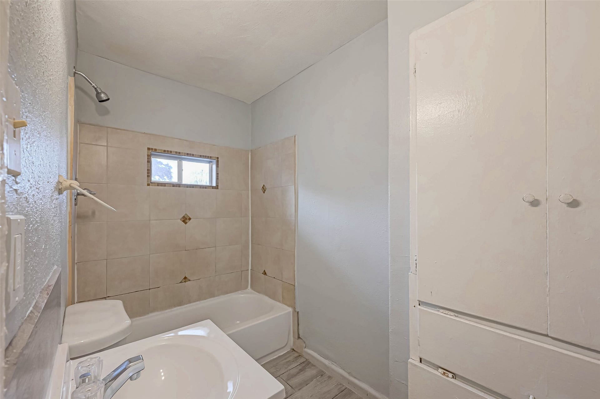 5322 Westover Street, Houston, TX 77033 5322 Westover Street, Houston, TX 77033