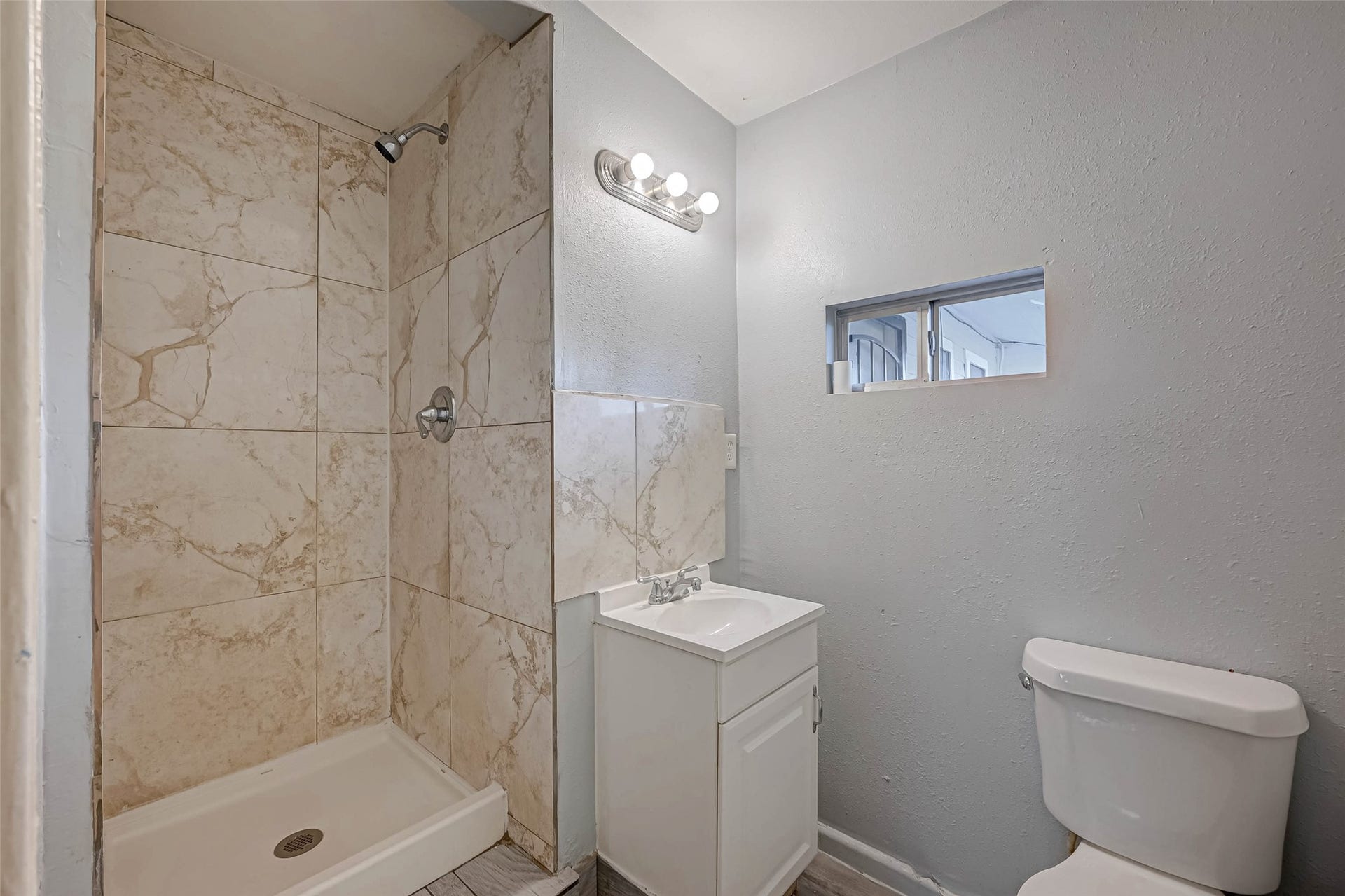 5322 Westover Street, Houston, TX 77033 5322 Westover Street, Houston, TX 77033
